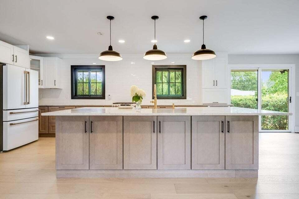 2050 Mt Kisco Dr — photo