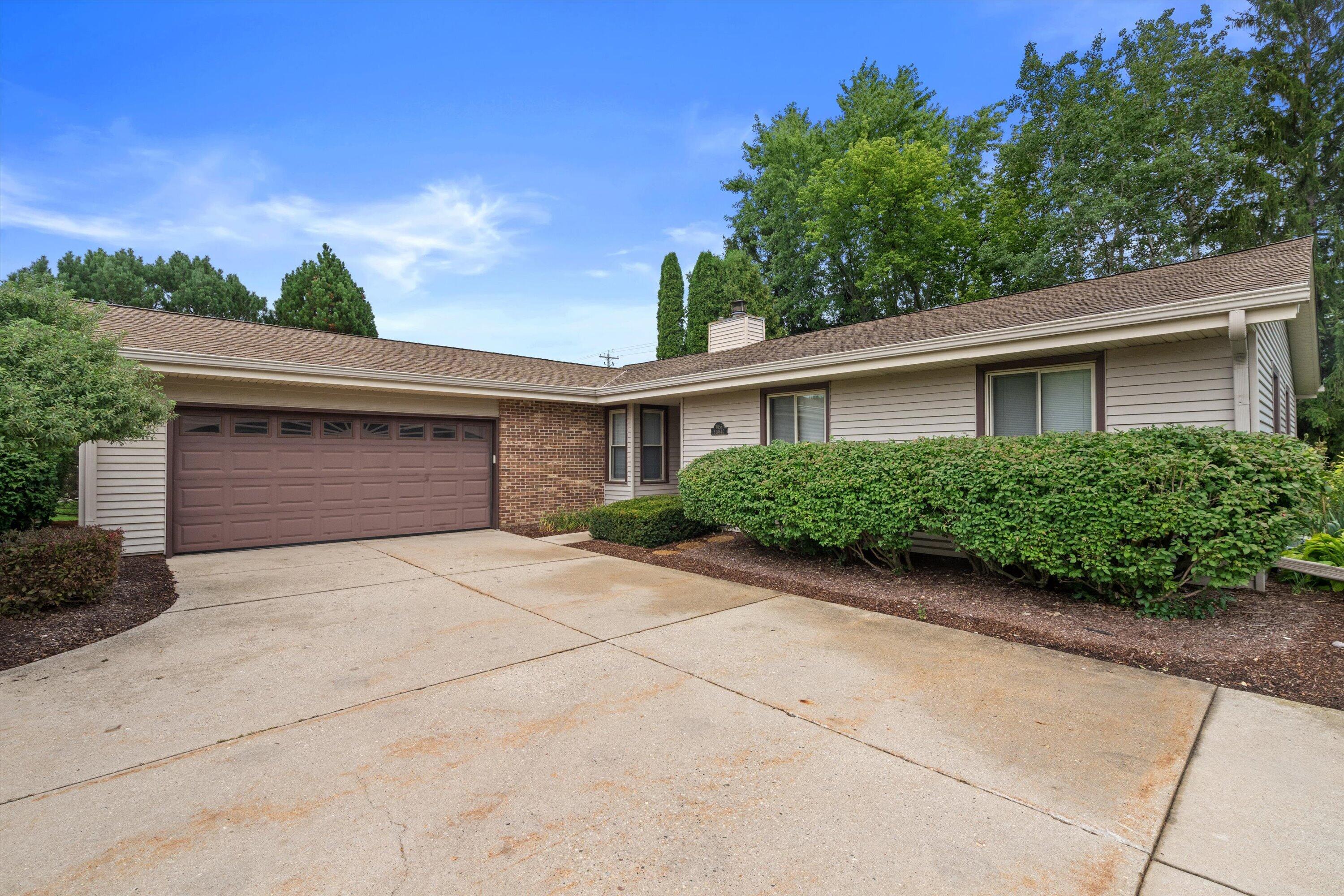 W156N10640 Cobbler Ln — photo