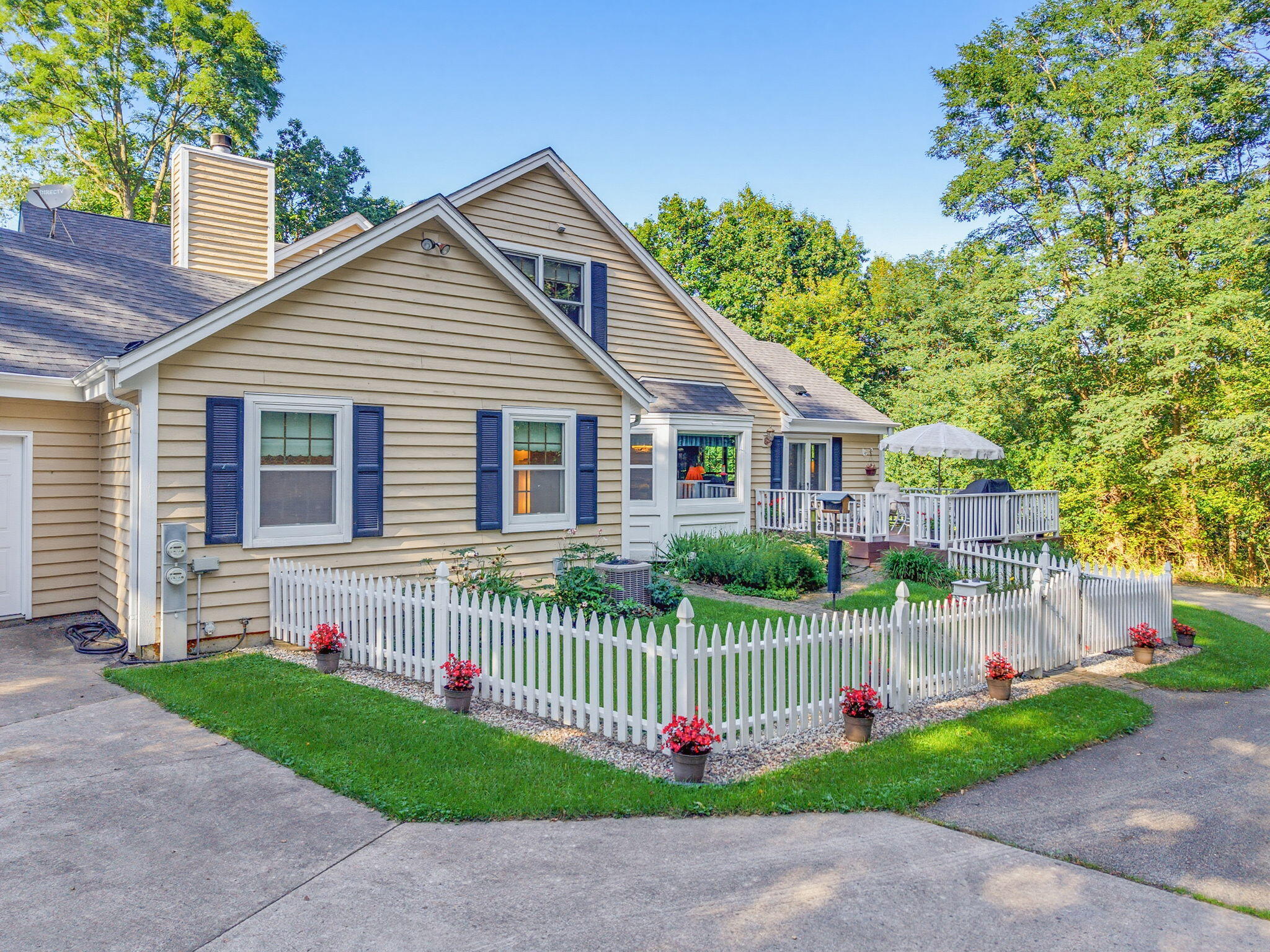 W2254 Kniep Rd, Spring Prairie, WI 53121 — photo 2