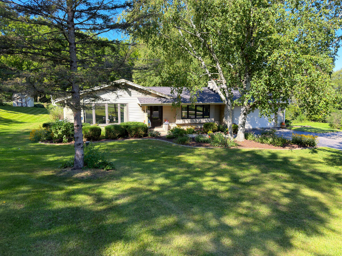 W240N4035 Swan Rd — photo