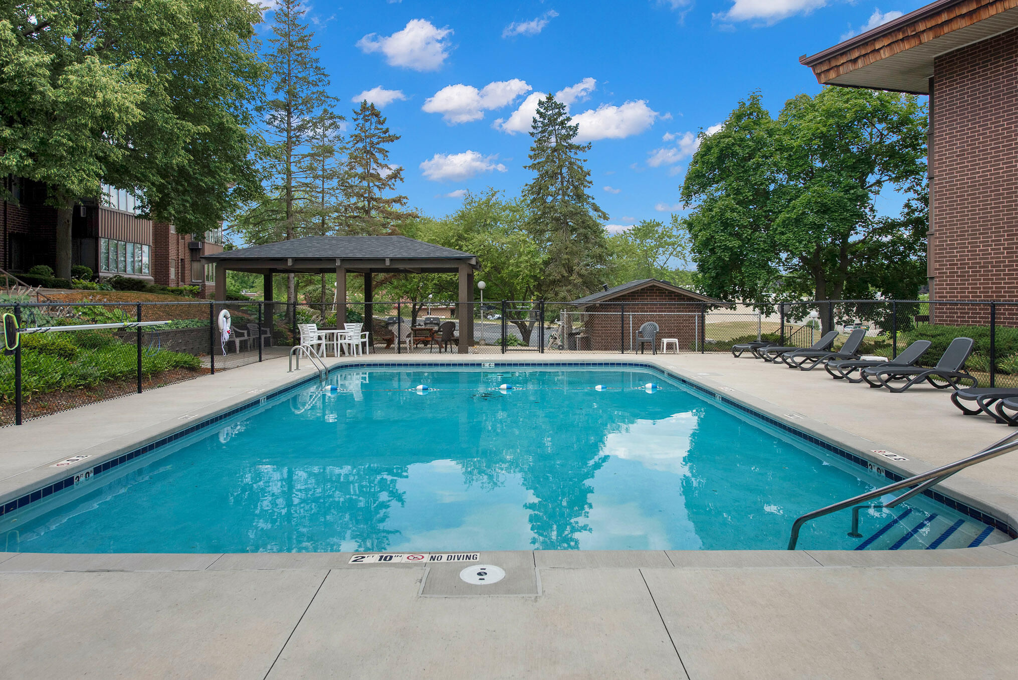 N85W15700 Ridge Rd, 304, Menomonee Falls, WI 53051