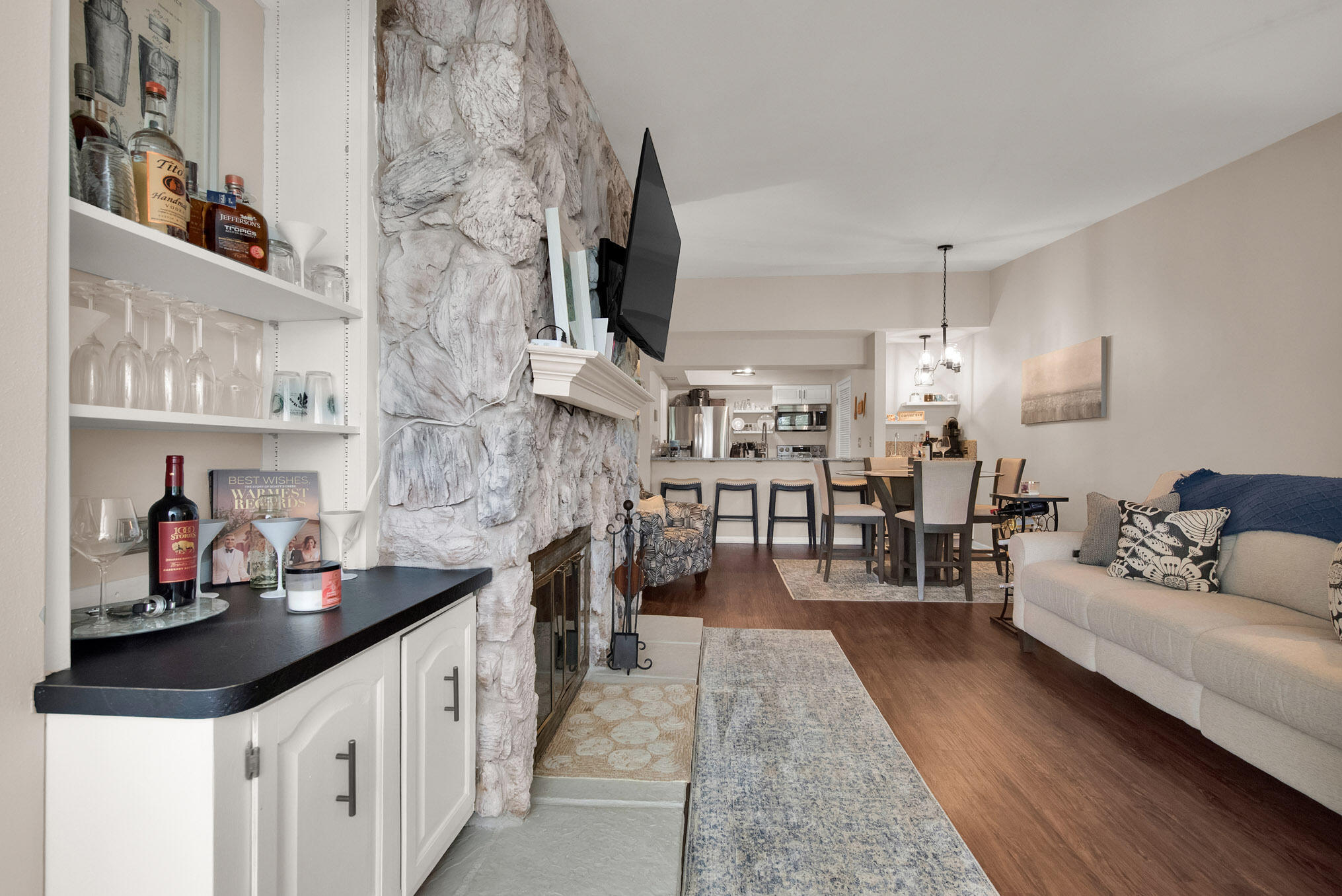 N85W15700 Ridge Rd, 304, Menomonee Falls, WI 53051 — photo 3