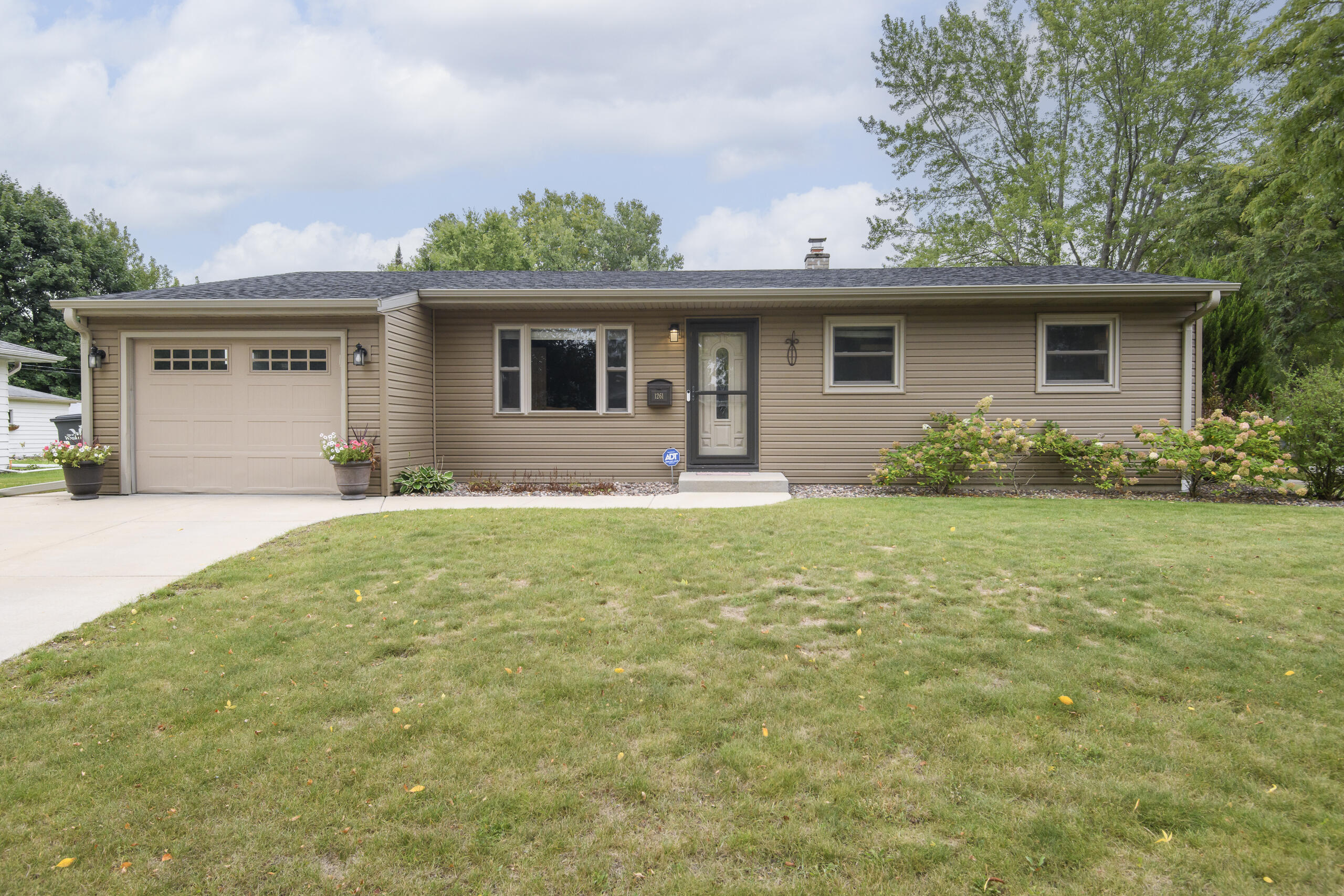 1261 Aldoro Dr — photo