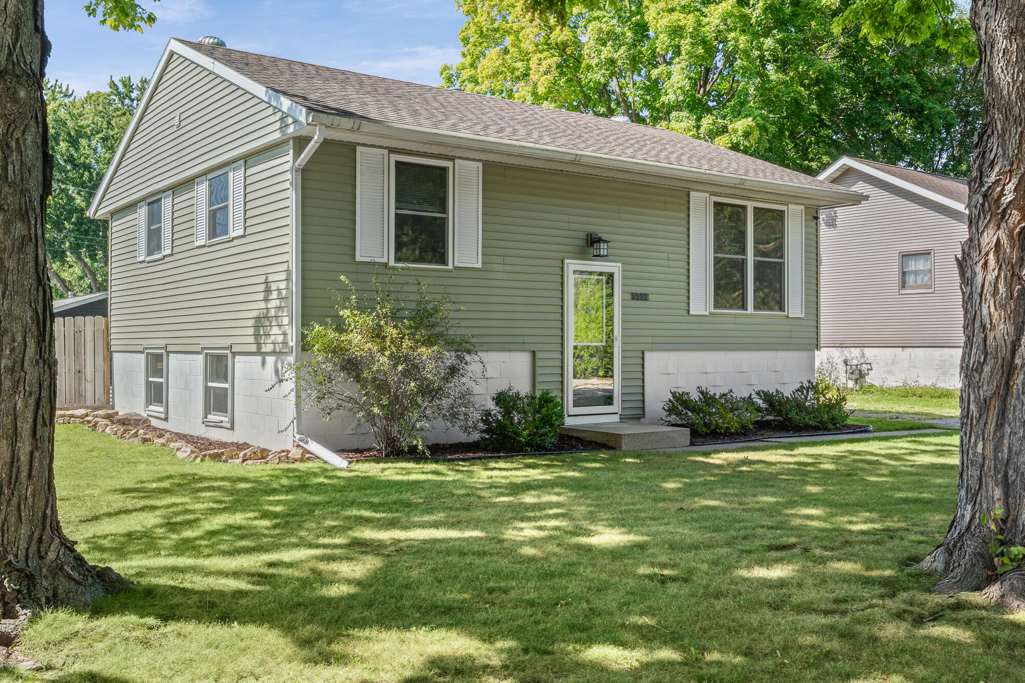 3322 Elm Dr — photo