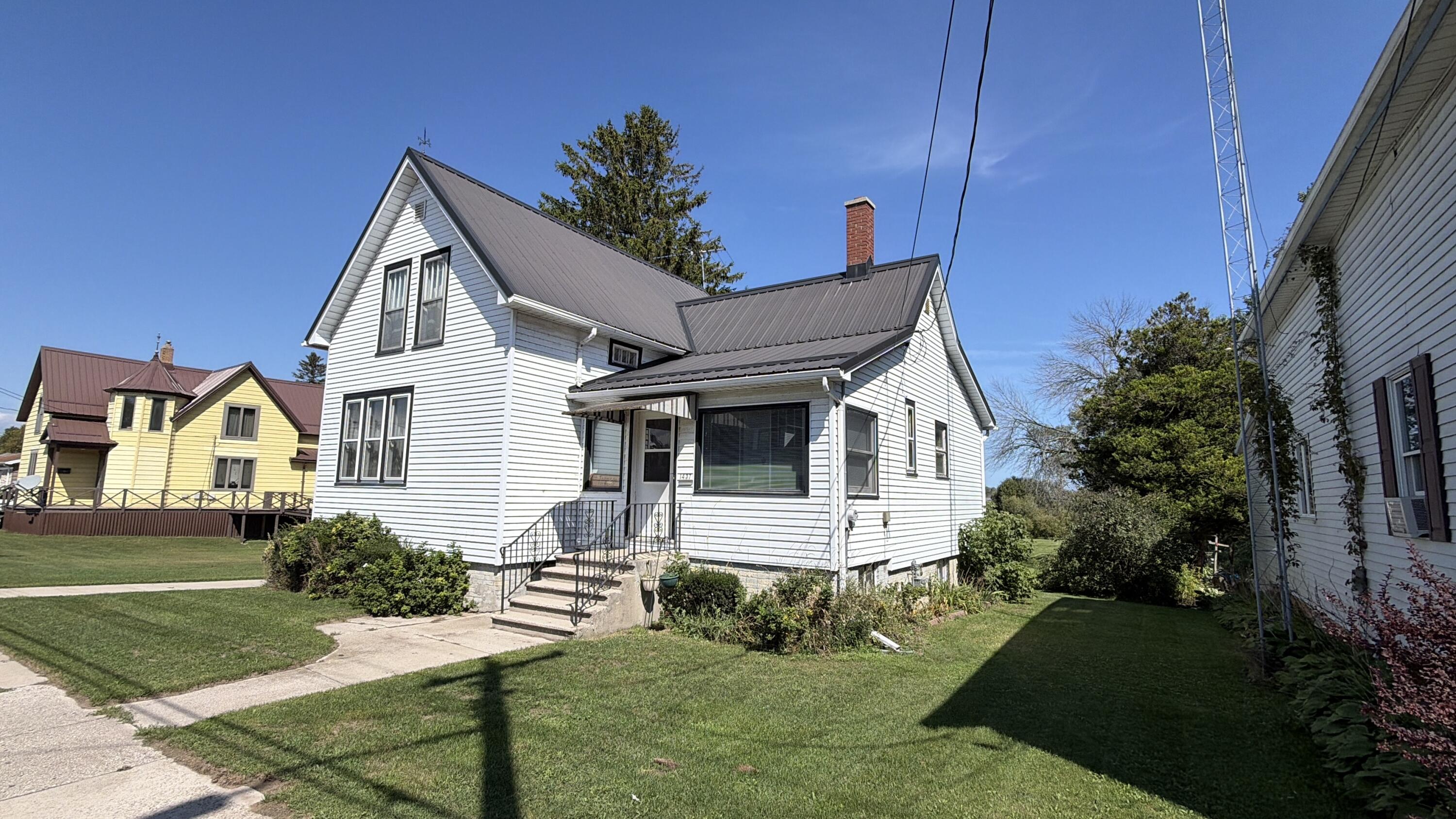 1437 Hawthorne Ave — photo