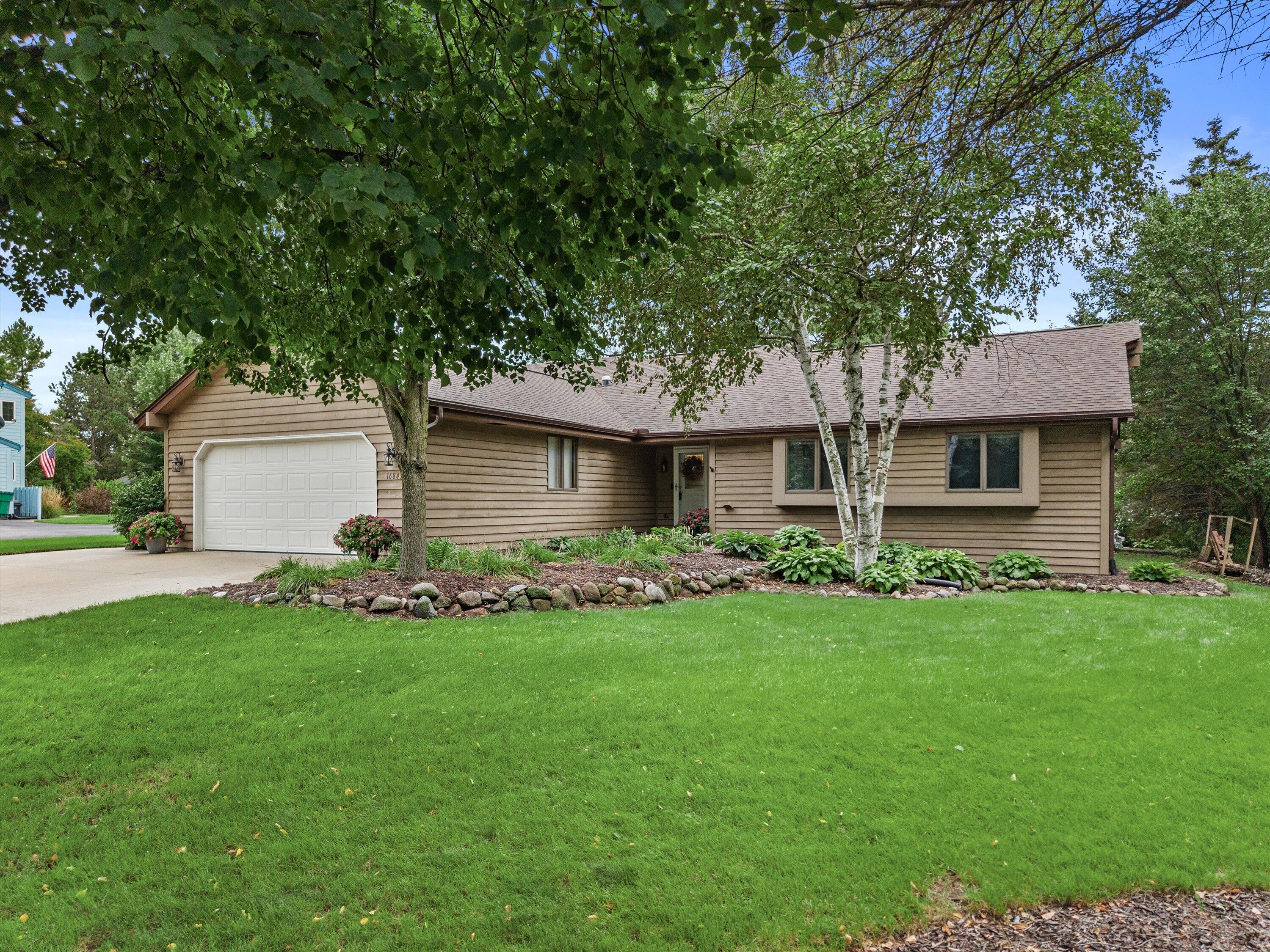N104W16845 Thornapple Row — photo
