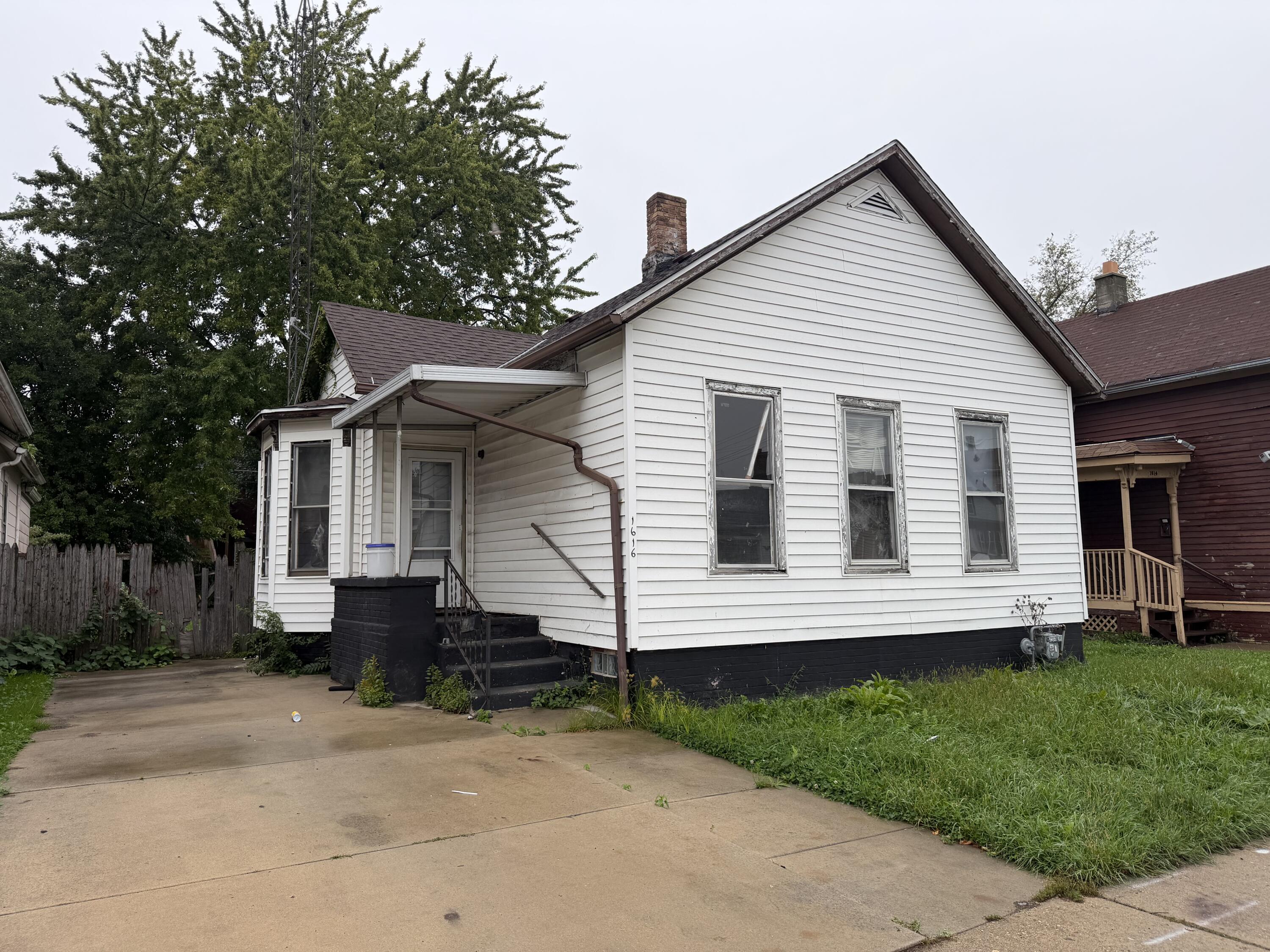 1616 S Memorial Dr — photo