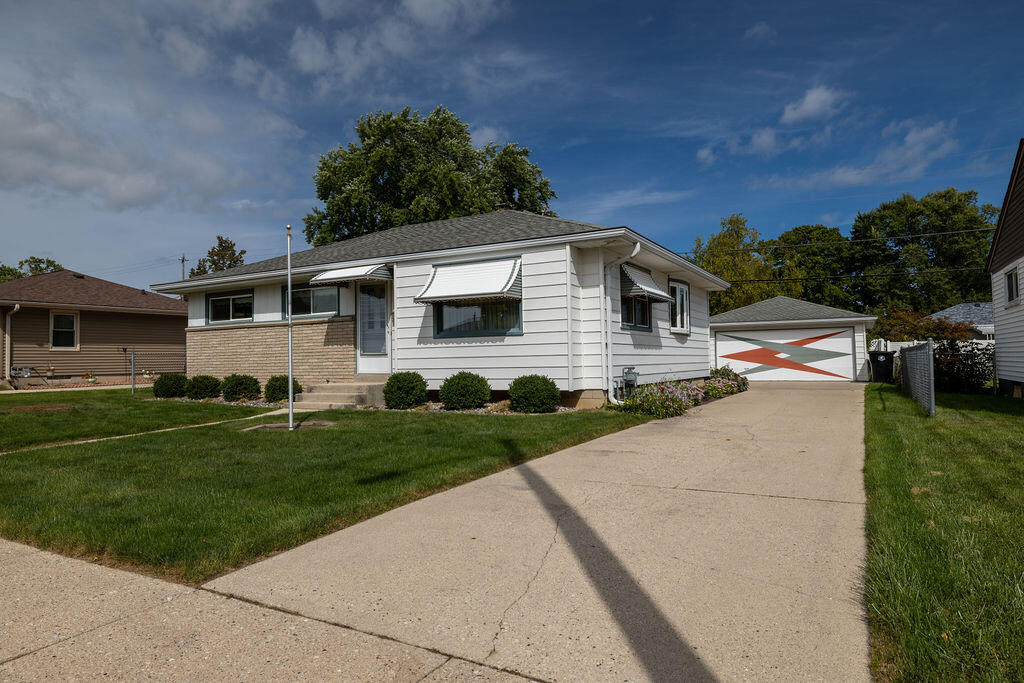 3828 E Van Eimeren Ave — photo
