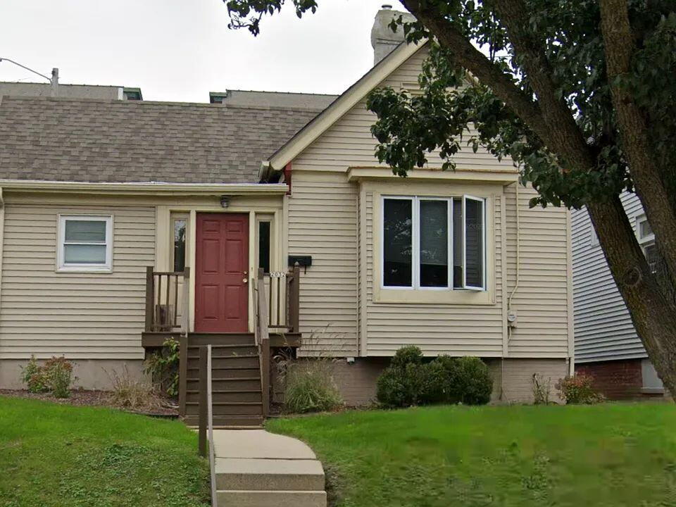 2032 W Michigan St — photo