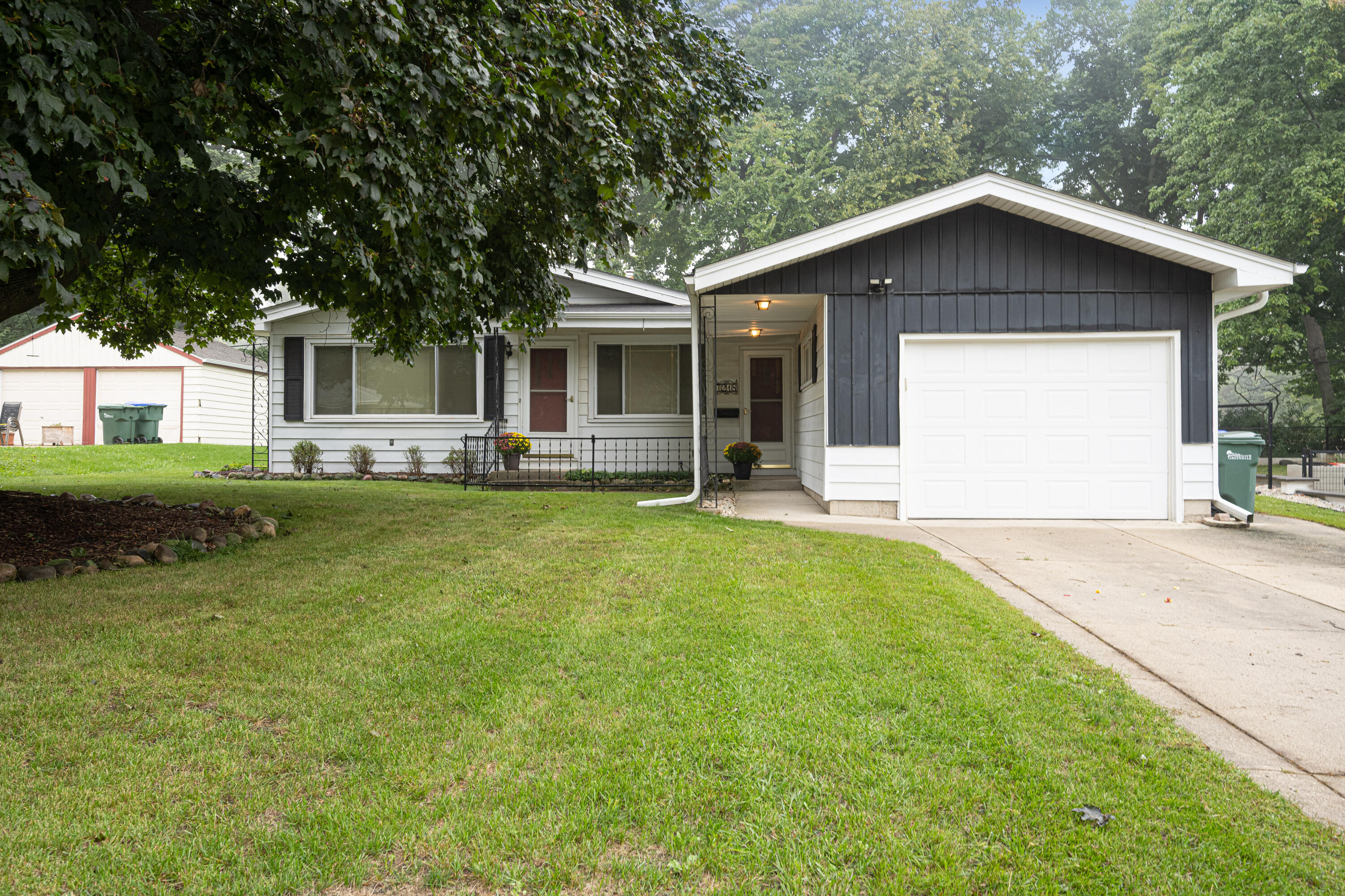 7218 Elberton Ave — photo