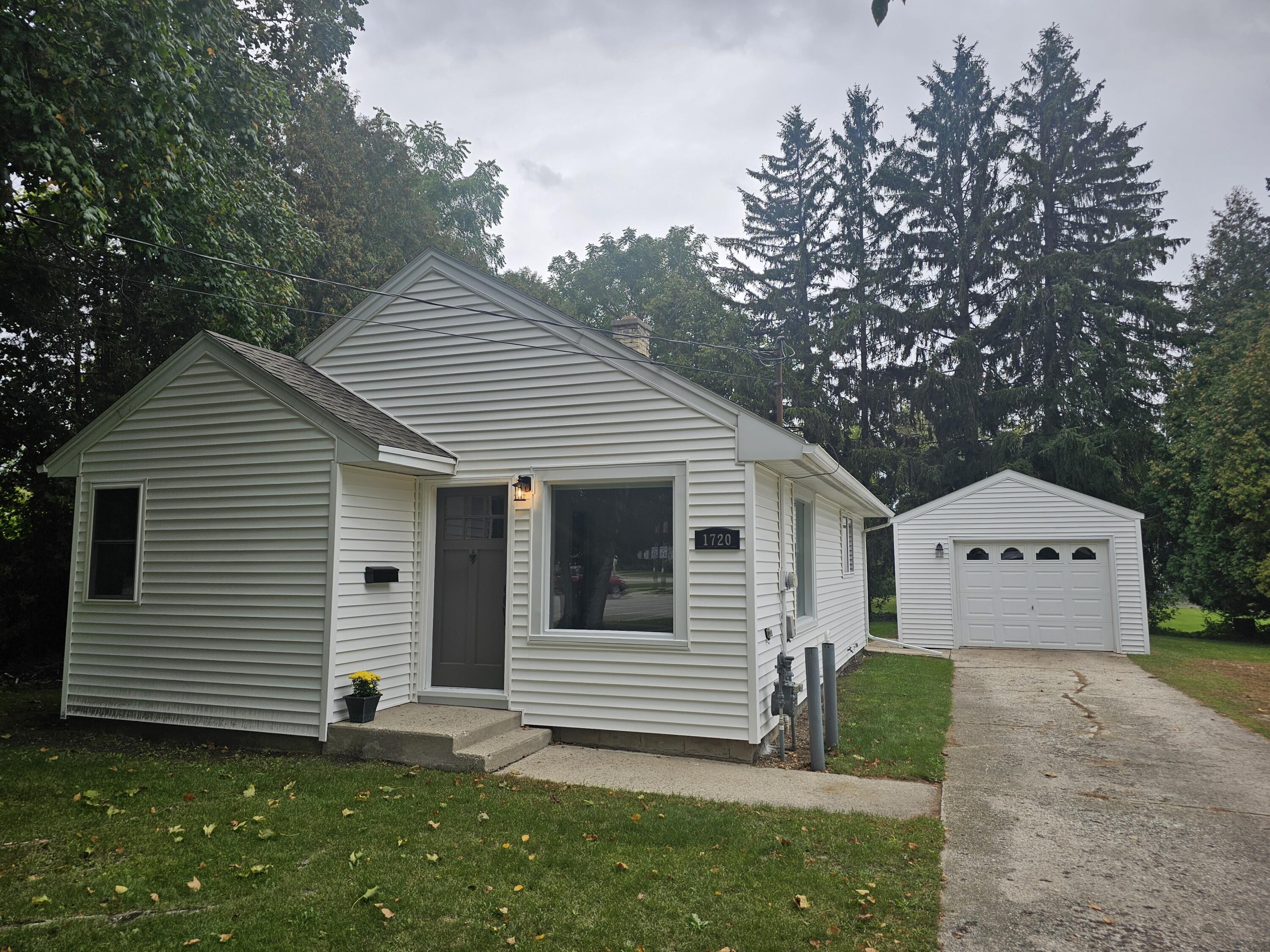 1720 Menasha Ave — photo