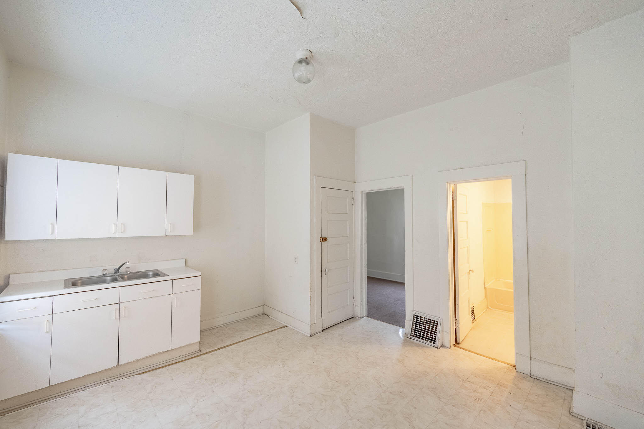 1846 Center St, Racine, WI 53403 — photo 2
