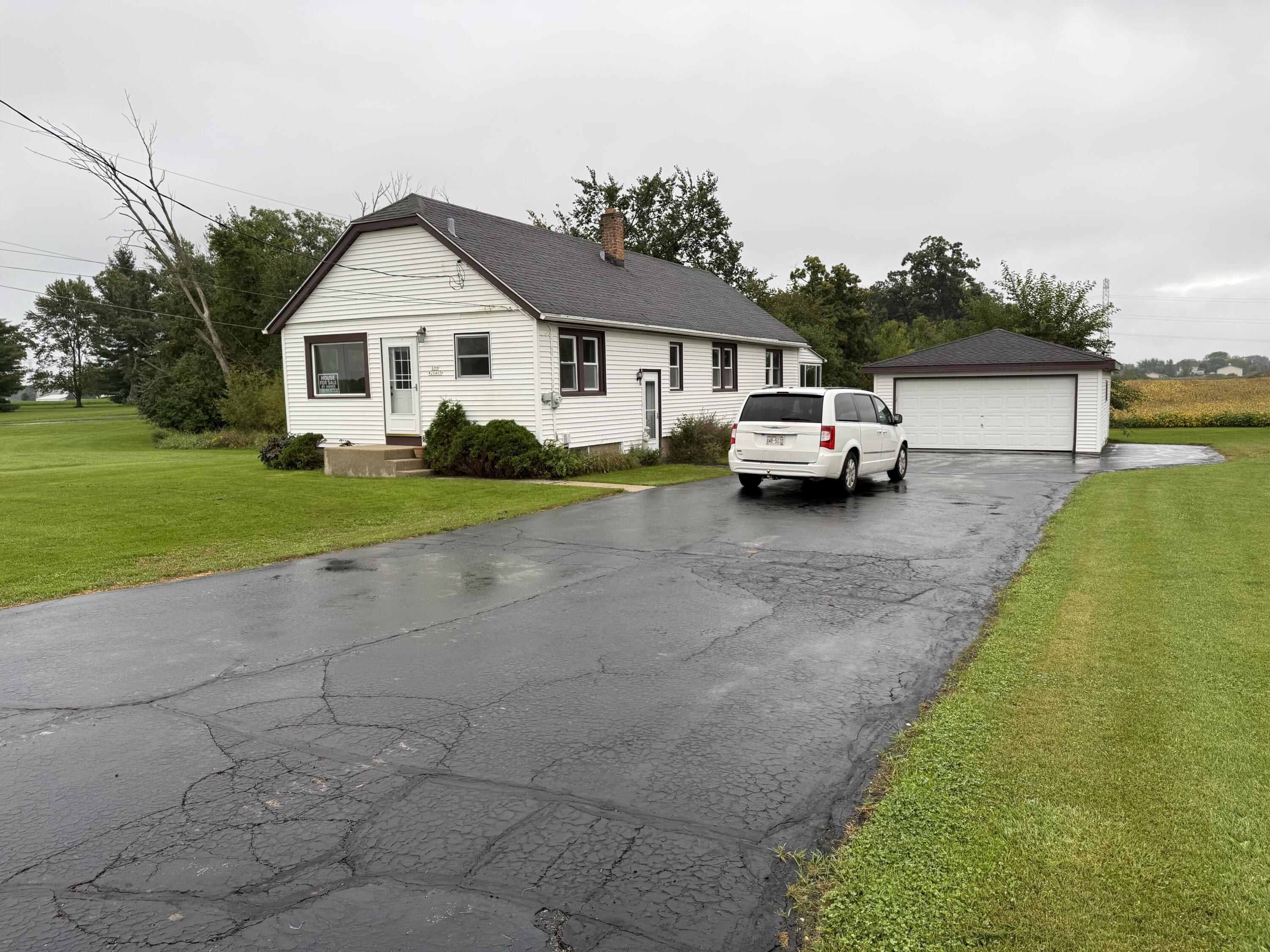 S99W20405 Parker Dr — photo