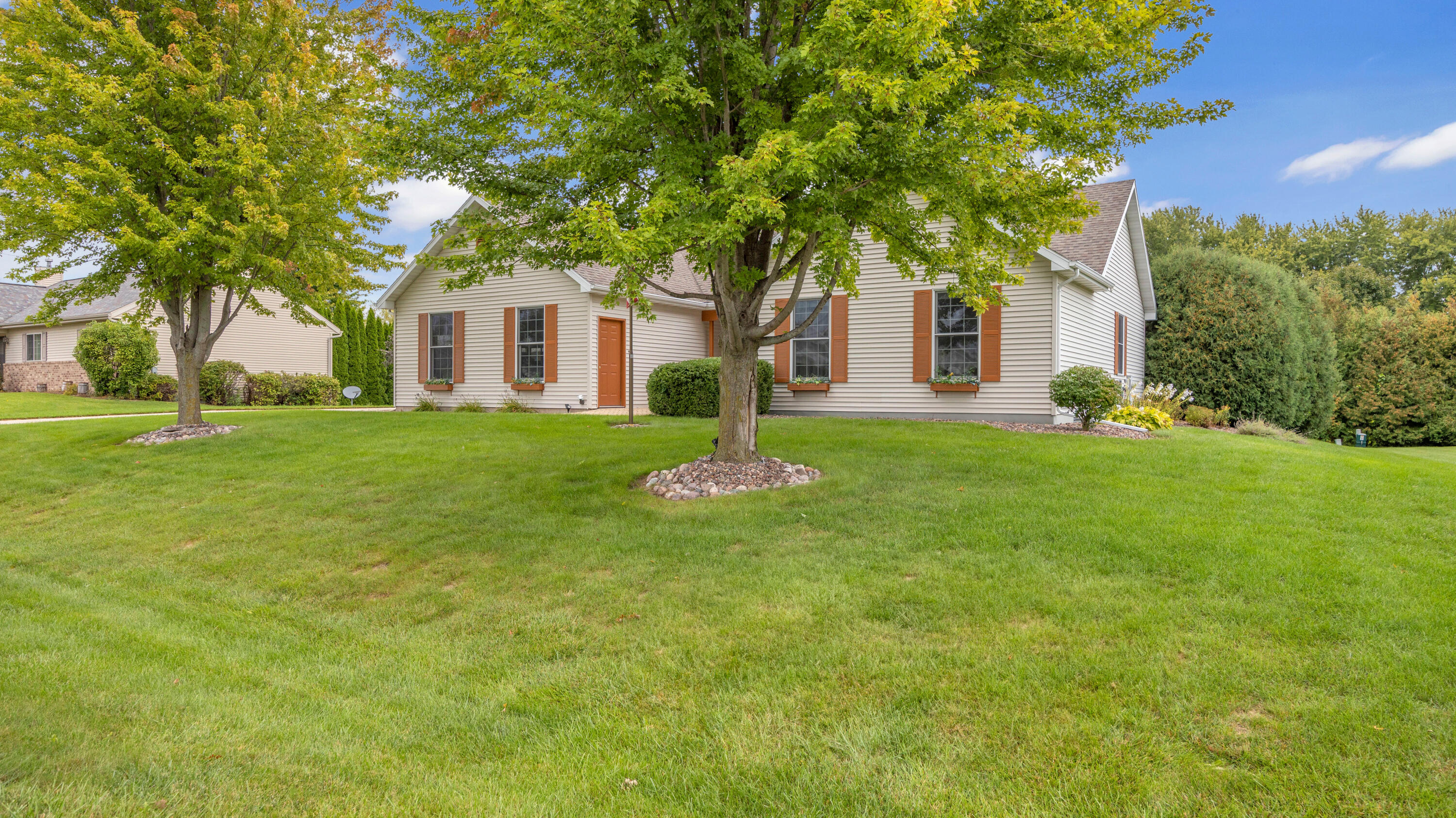 N6519 Canterbury Ln — photo