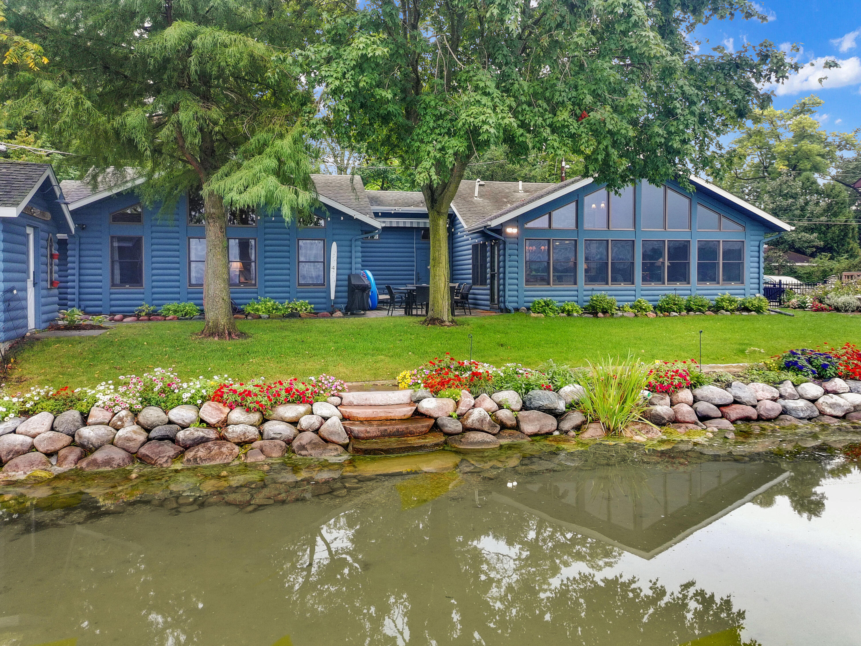 264 W Park Dr — photo