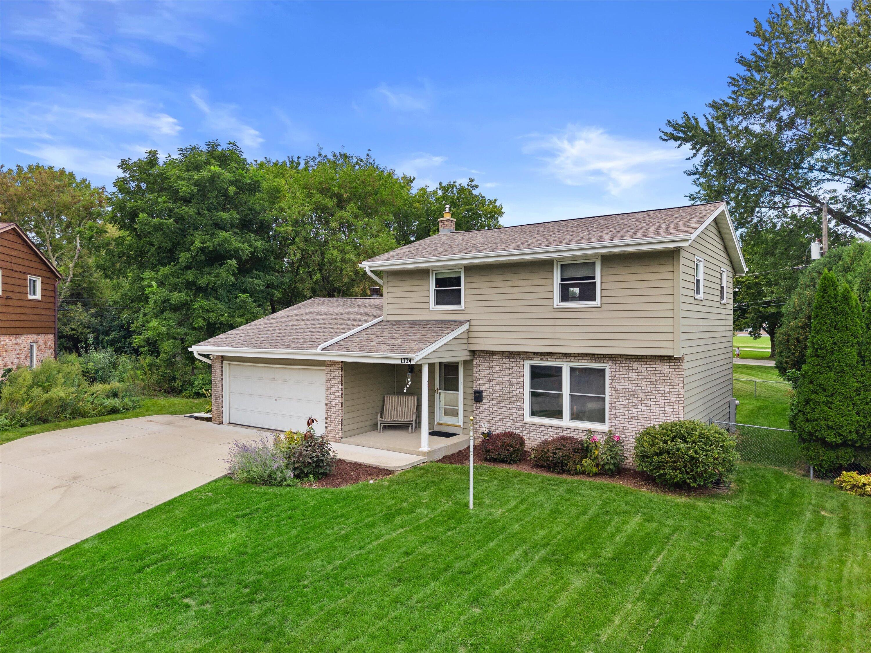 1324 W Paradise Ct — photo
