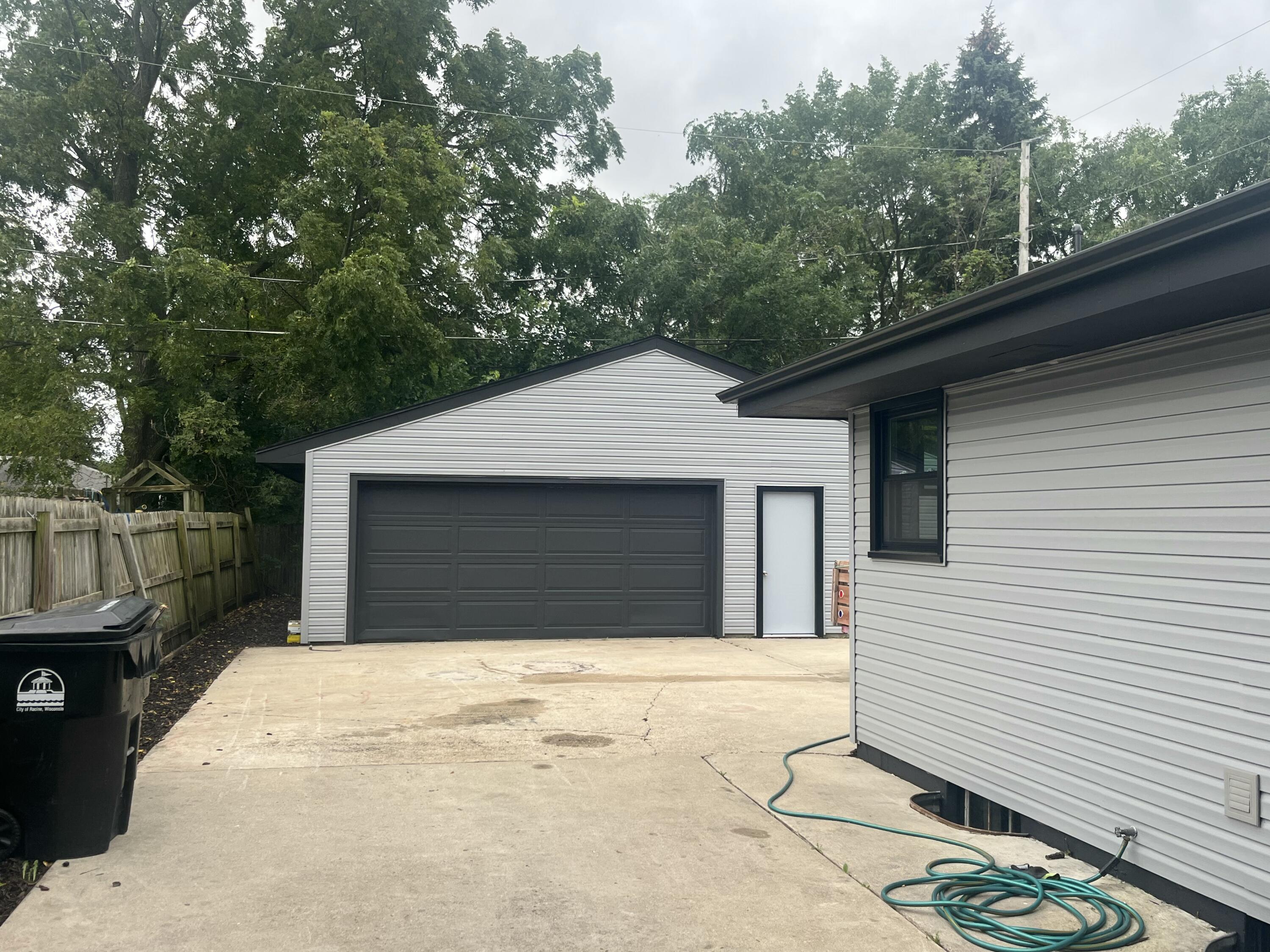 3315 Conrad Dr, Racine, WI 53404 — photo 2