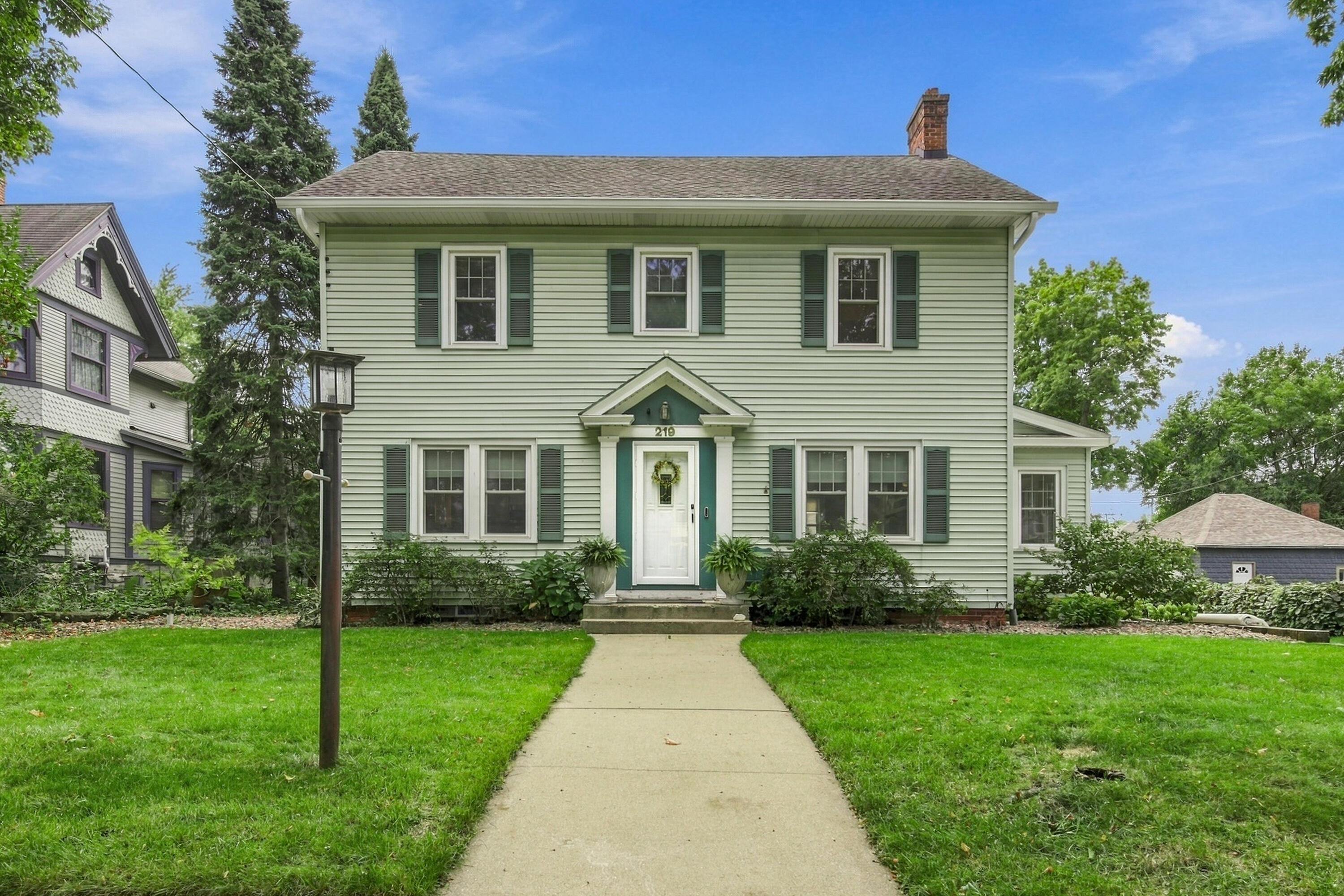 219 W Laflin Ave — photo