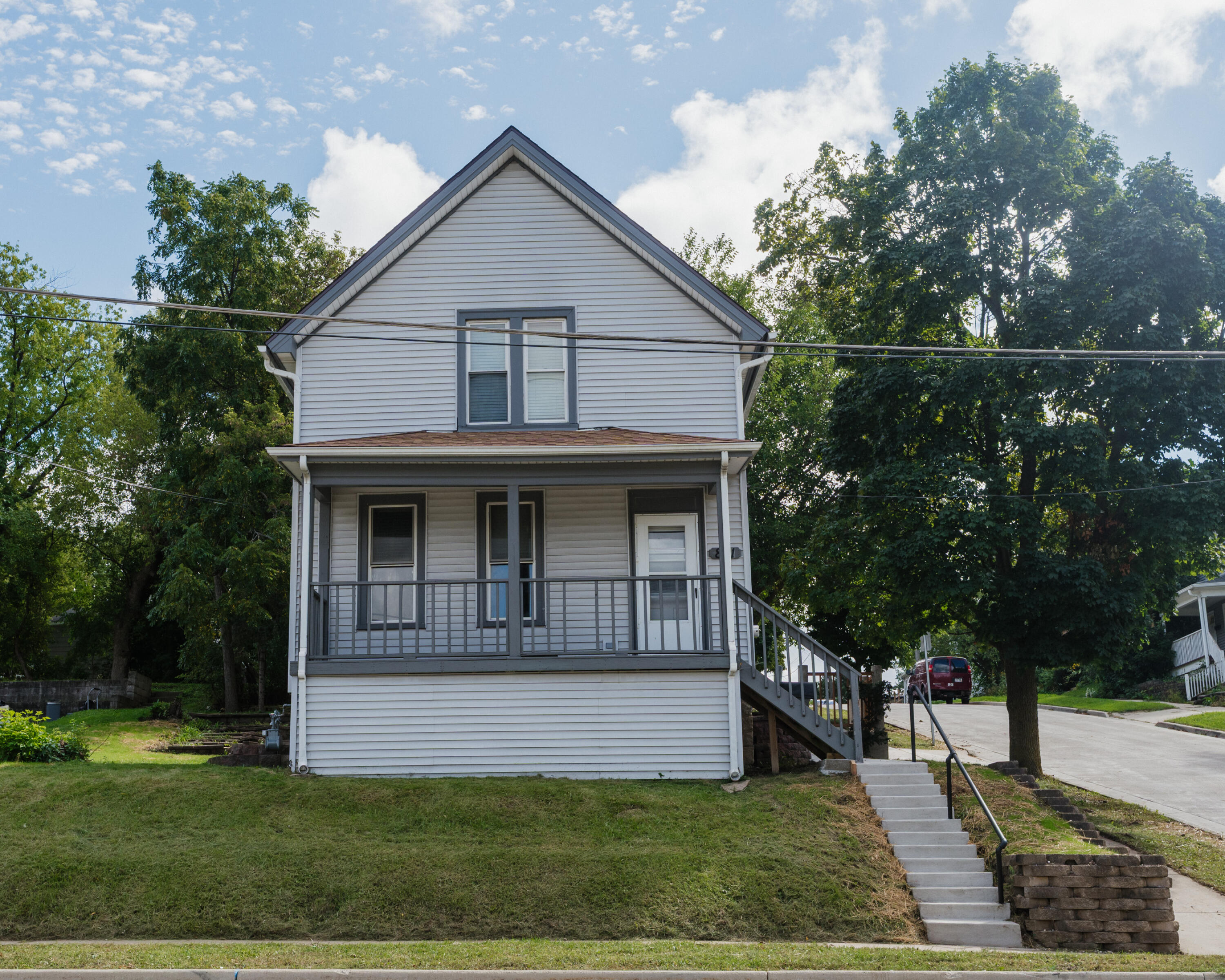 801 E Main St — photo
