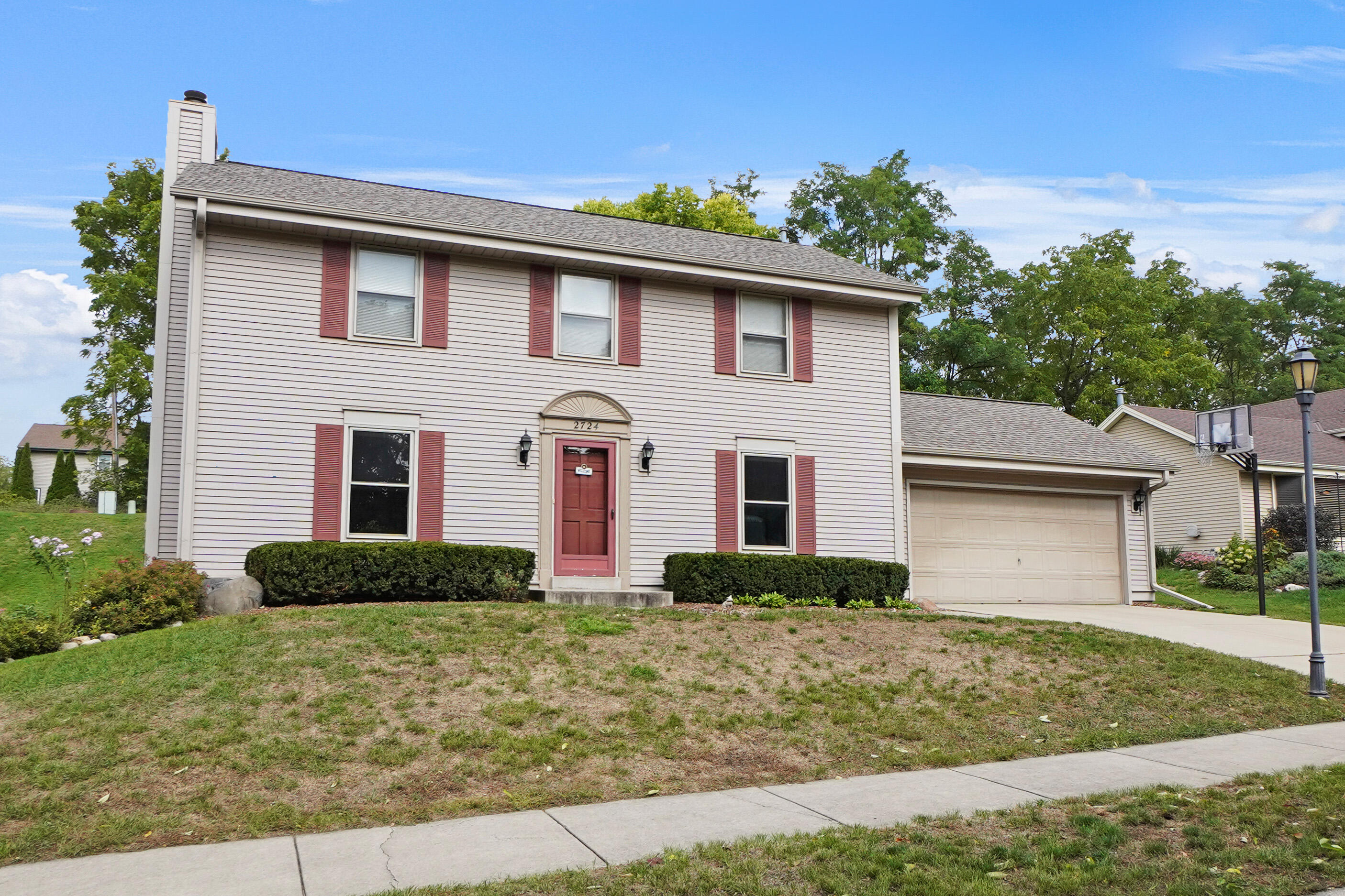 2724 Oakcrest Dr — photo