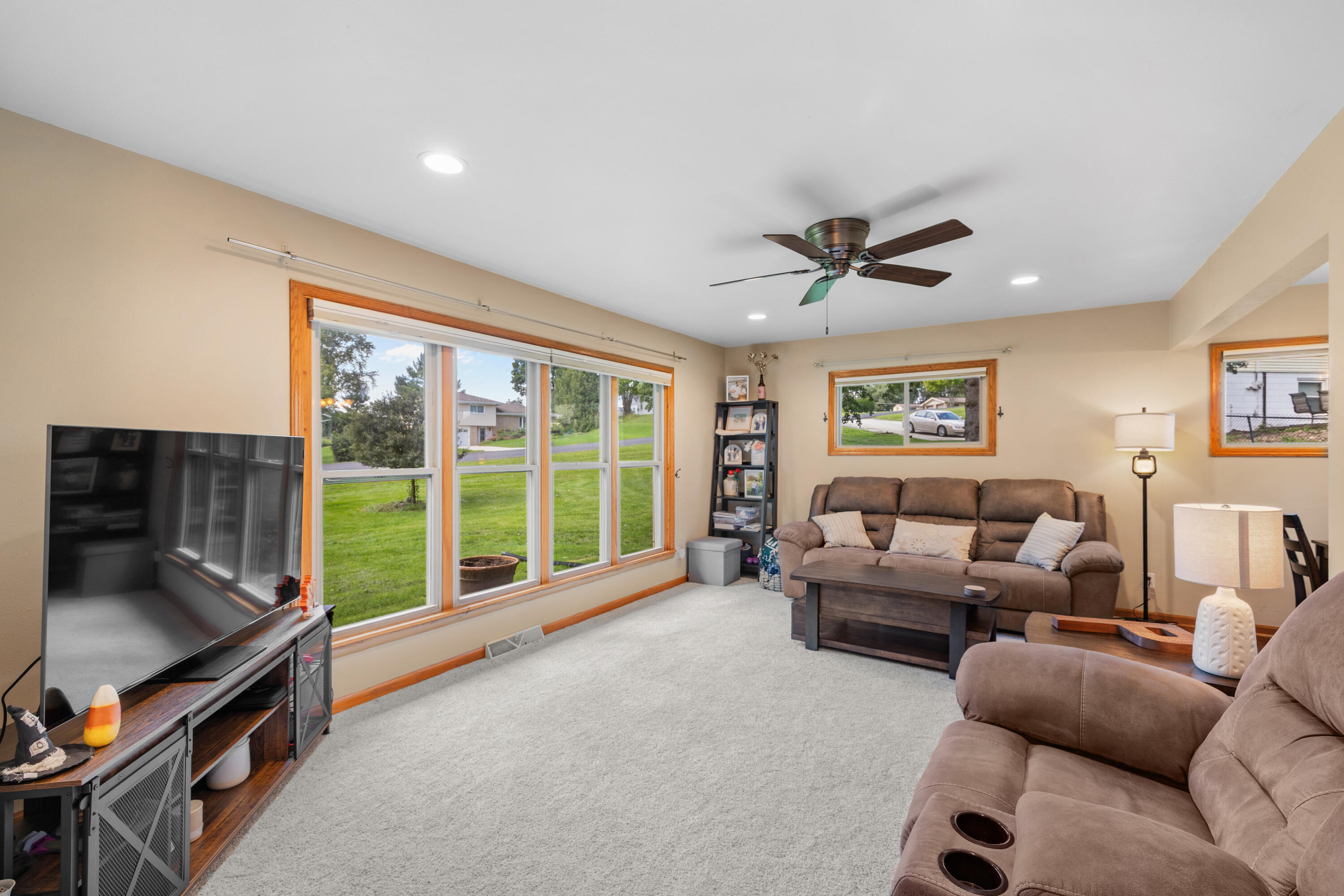 W262S3300 Ridge Rd, Waukesha, WI 53189 — photo 2