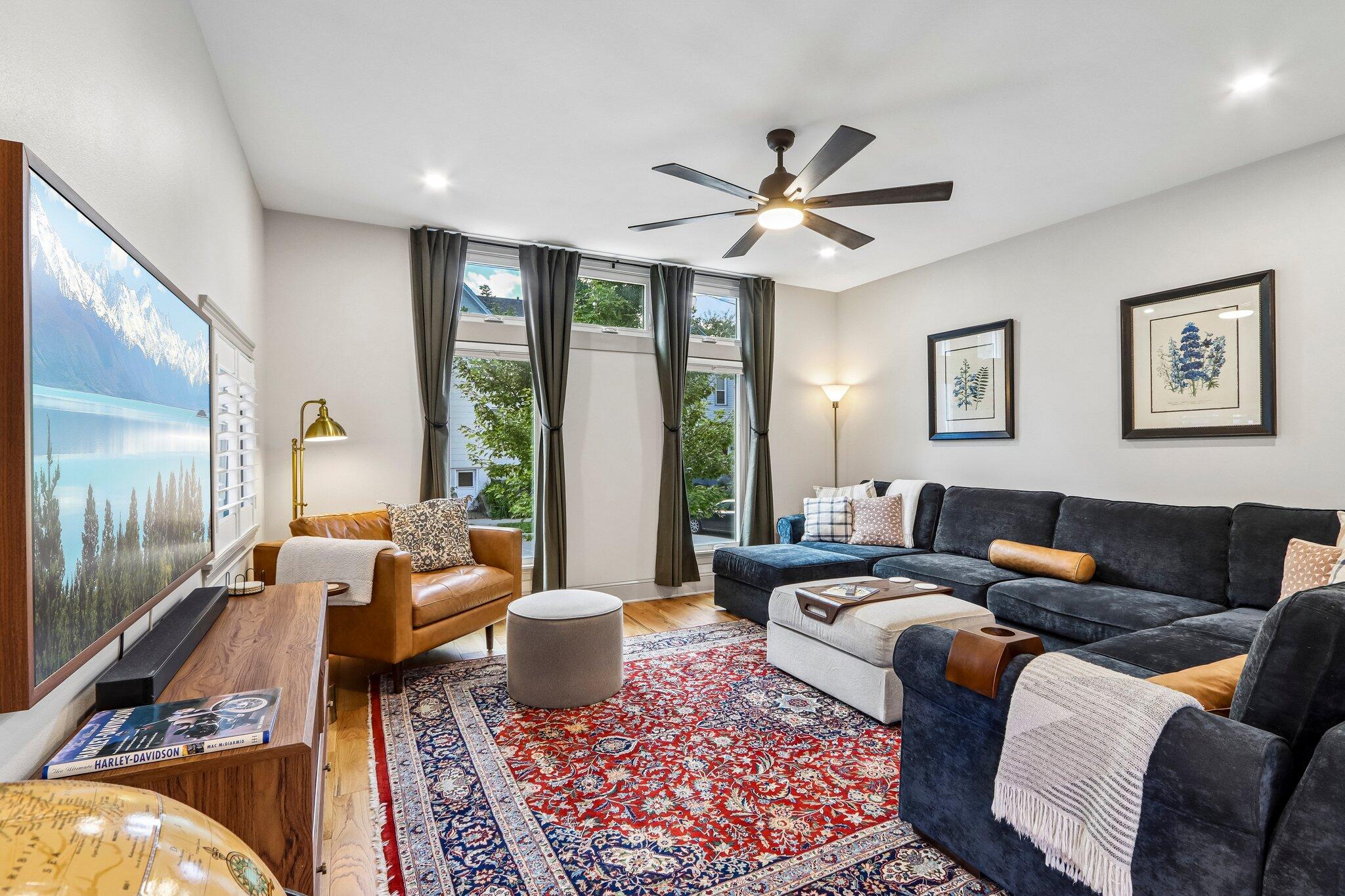 724 E Pearson St, Milwaukee, WI 53202 — photo 3