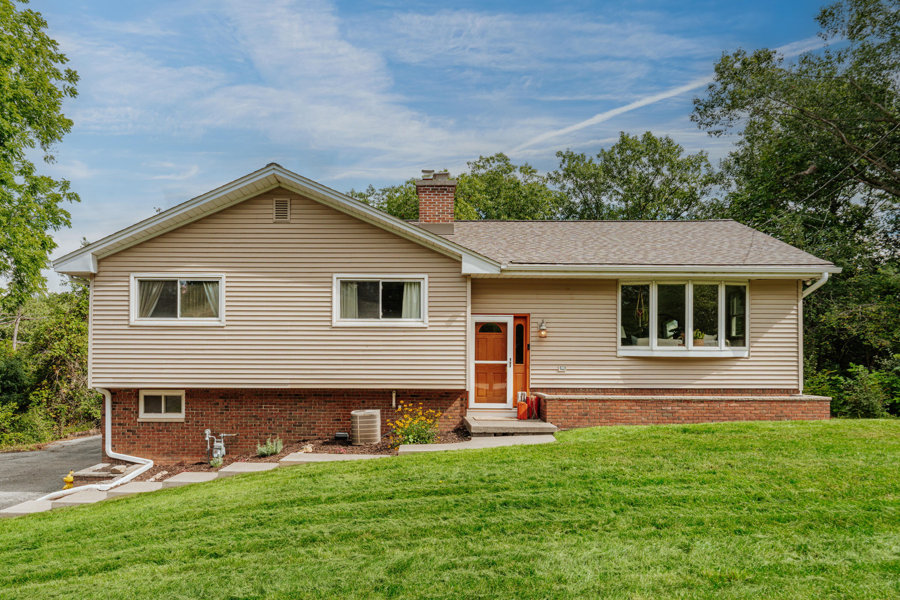 228 N Sawyer Rd — photo