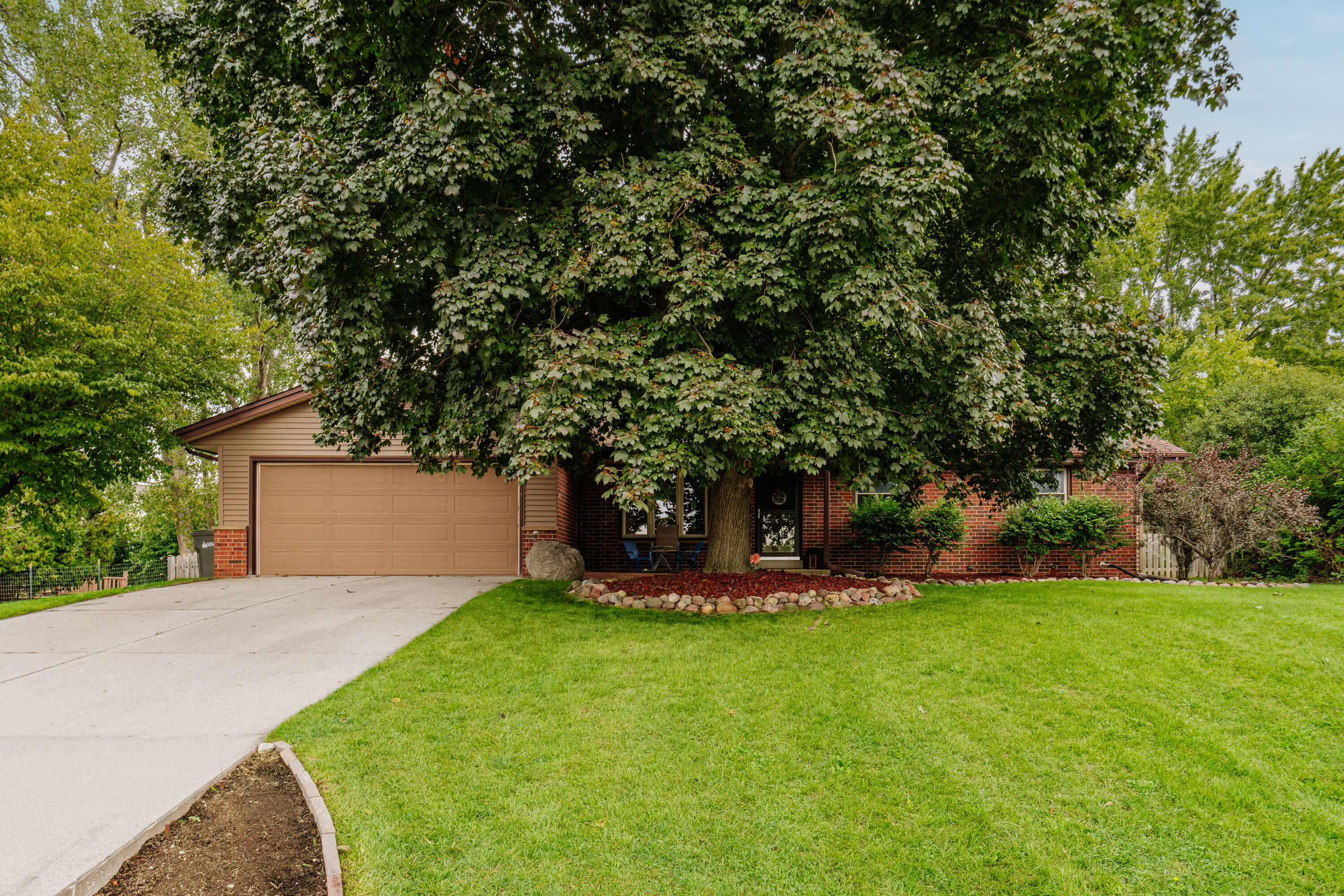 S77W17436 St Leonards Dr — photo