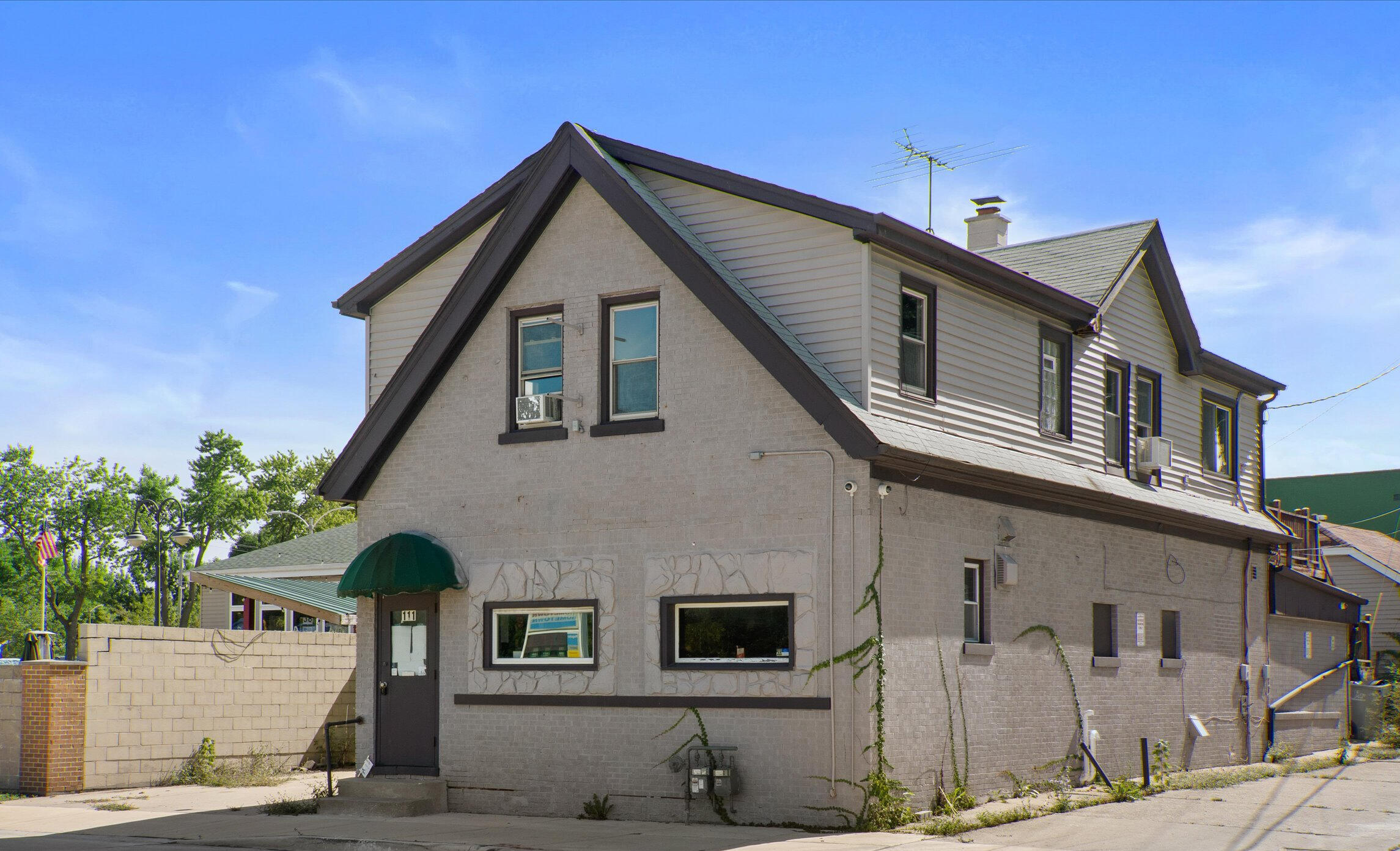 111 W Howard Ave — photo
