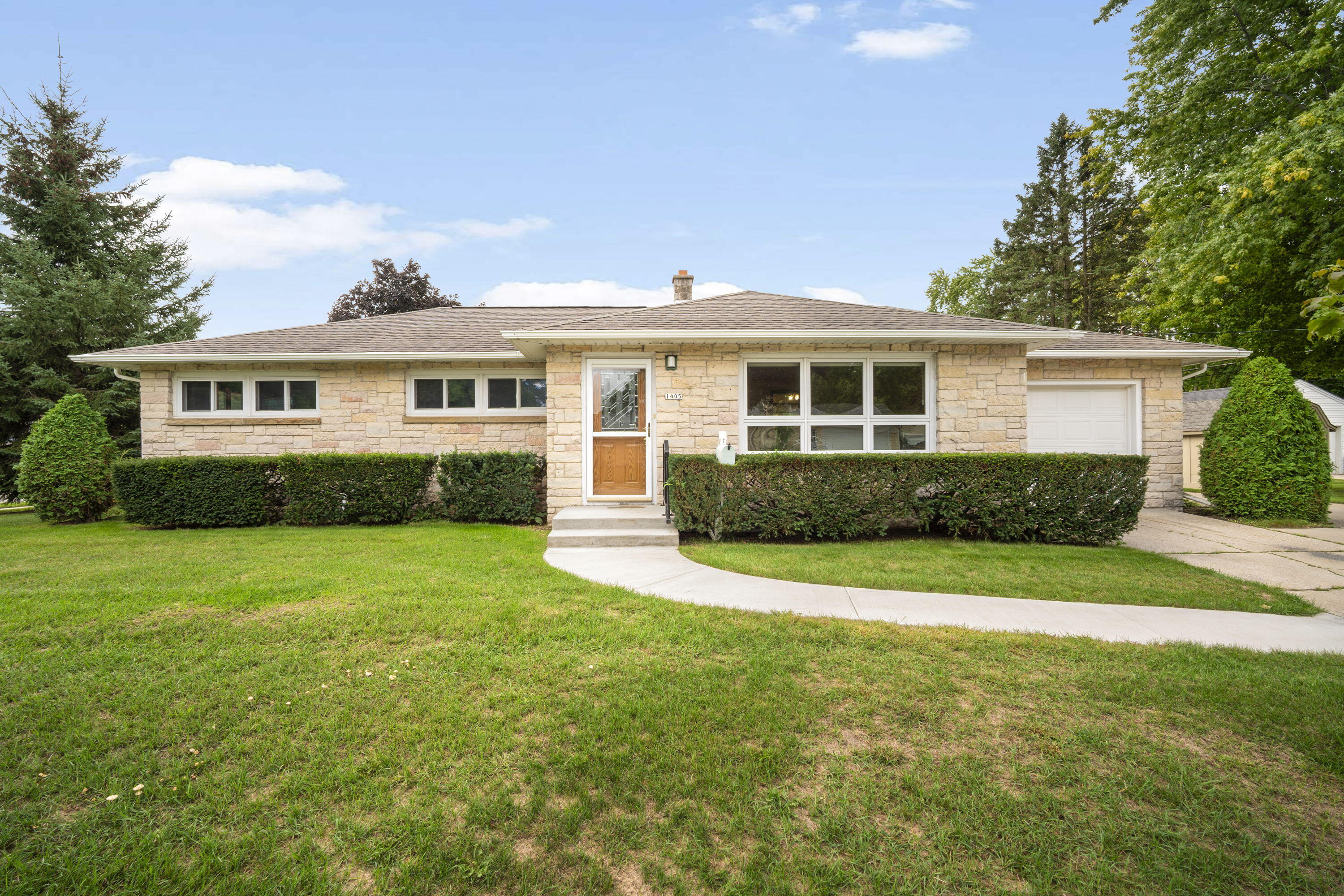 1405 Beverly Ln — photo