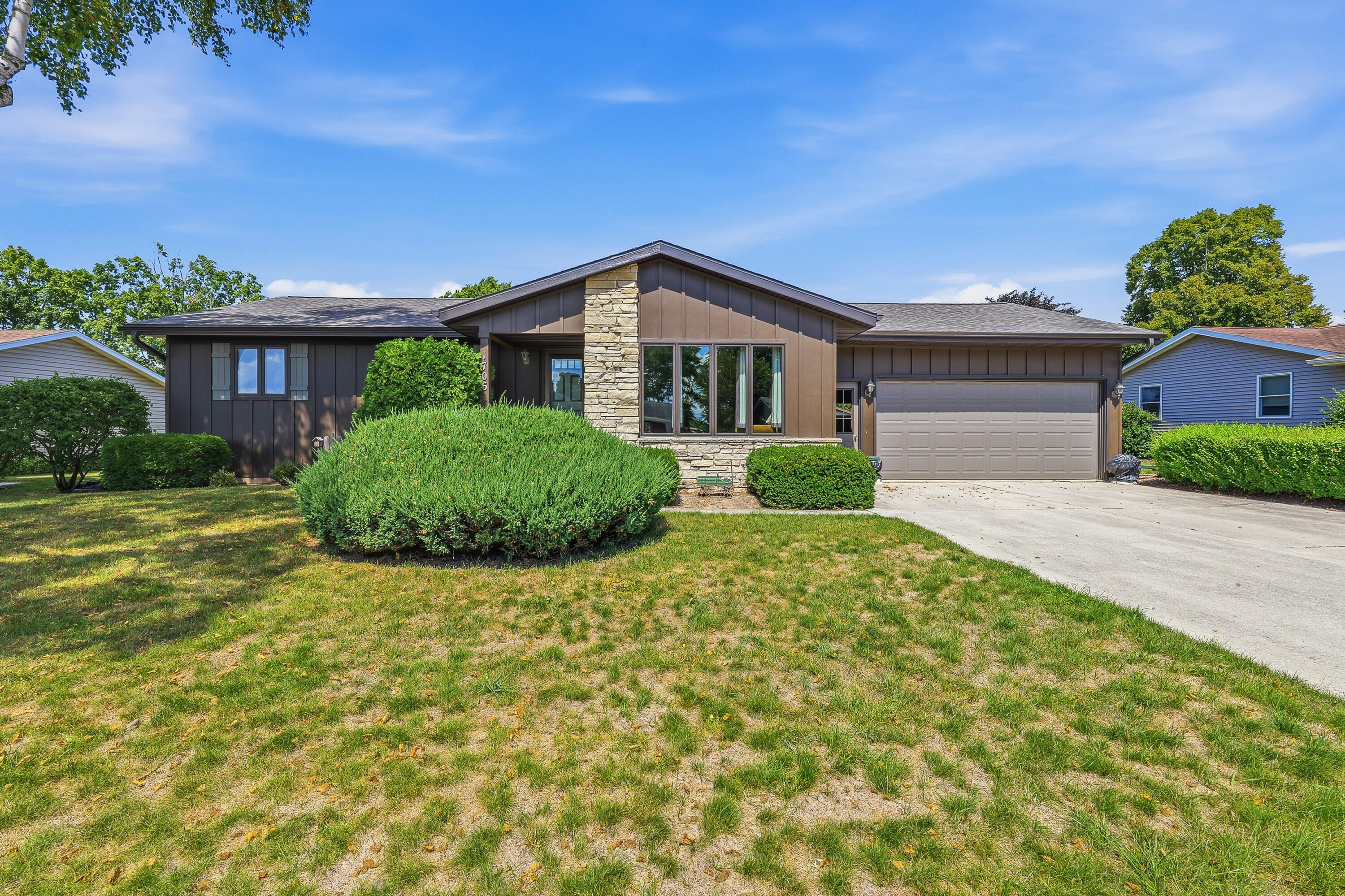 1706 Sunset Ln — photo