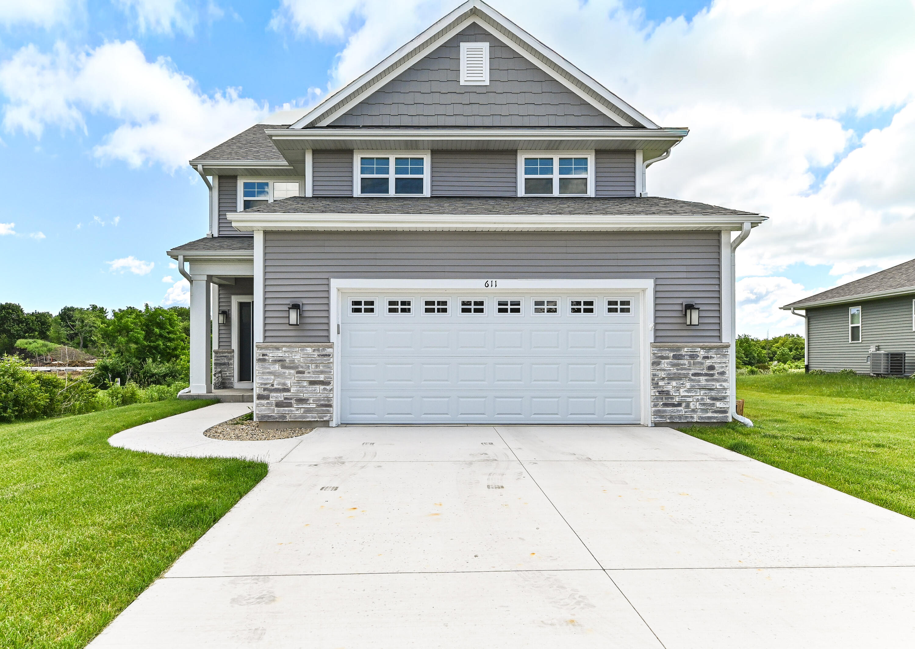 611 Hunter Dr — photo