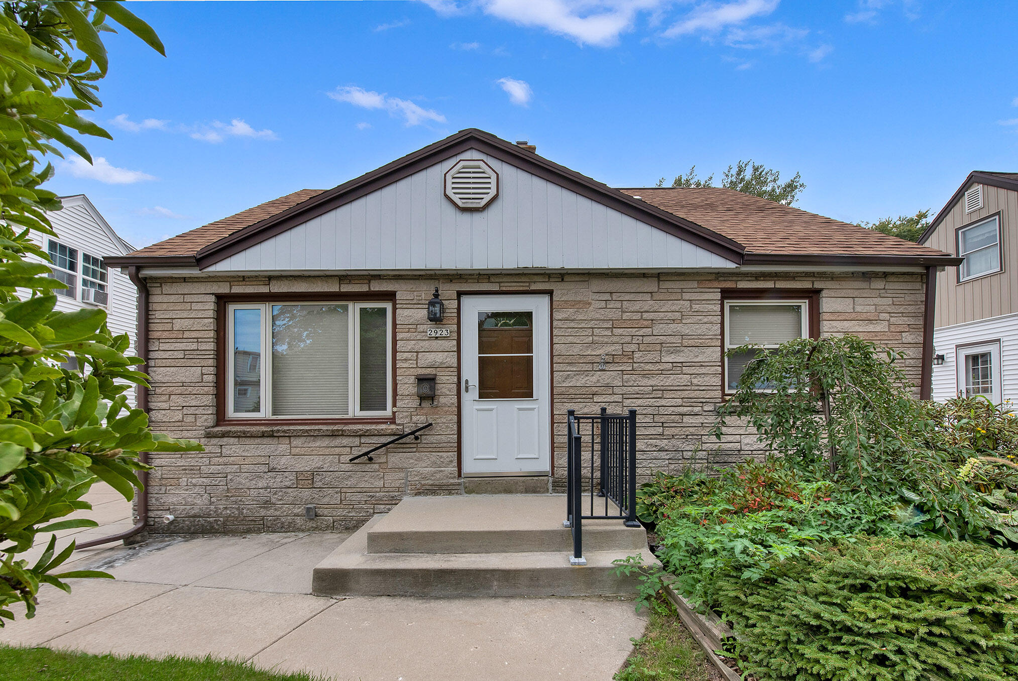 2923 E Cudahy Ave — photo