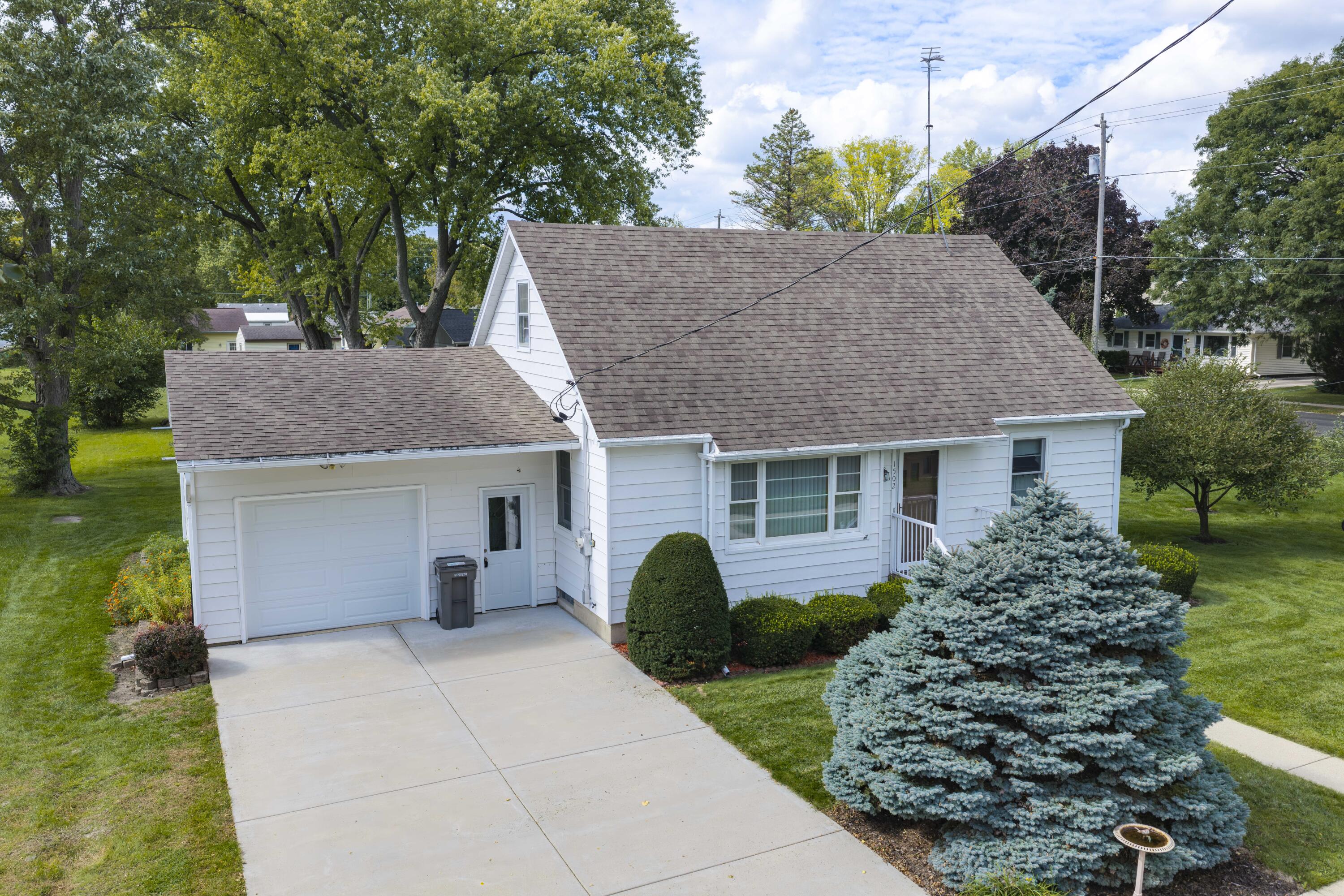 1502 River Dr — photo