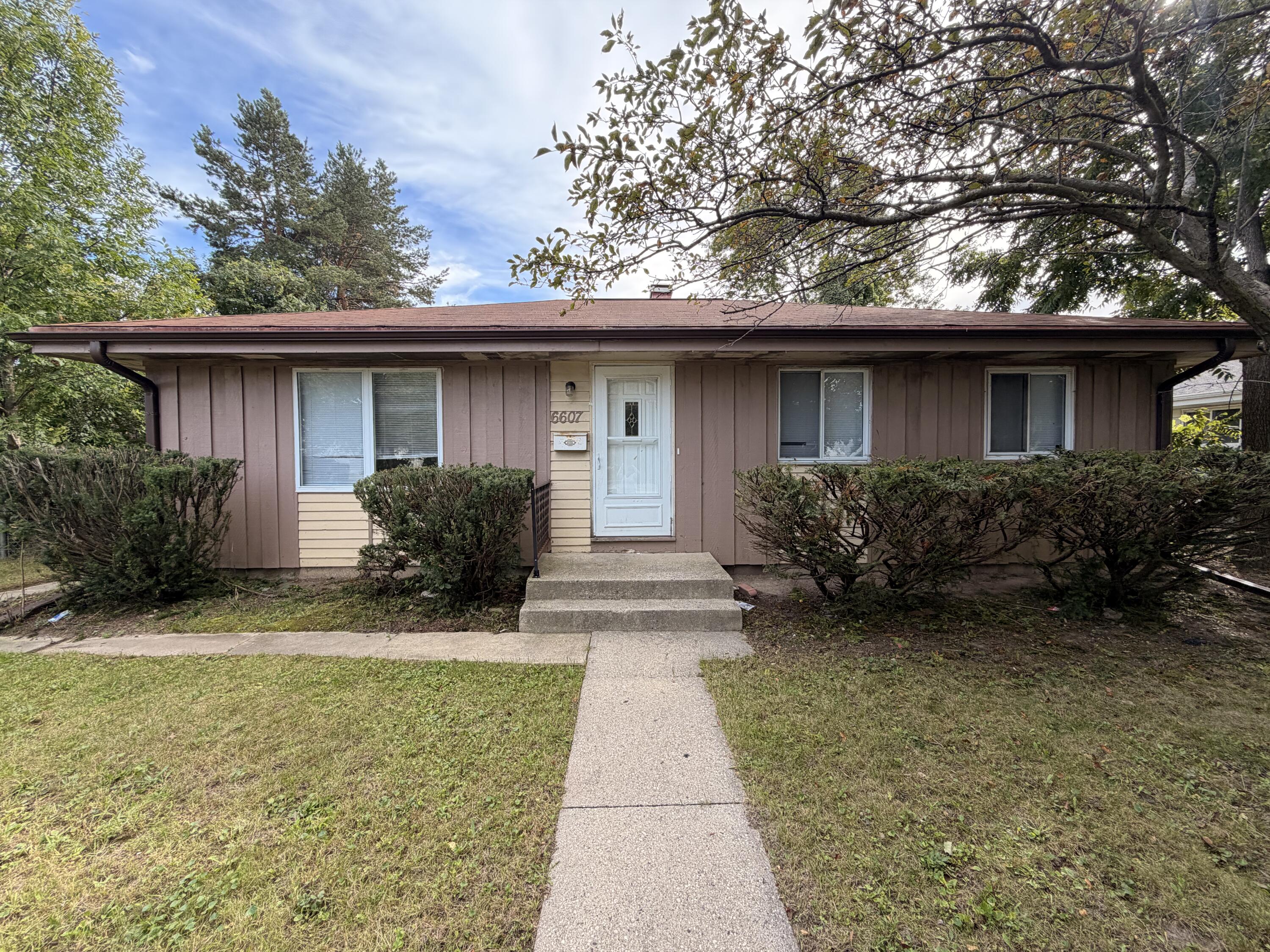 6607 W Brentwood Ave — photo