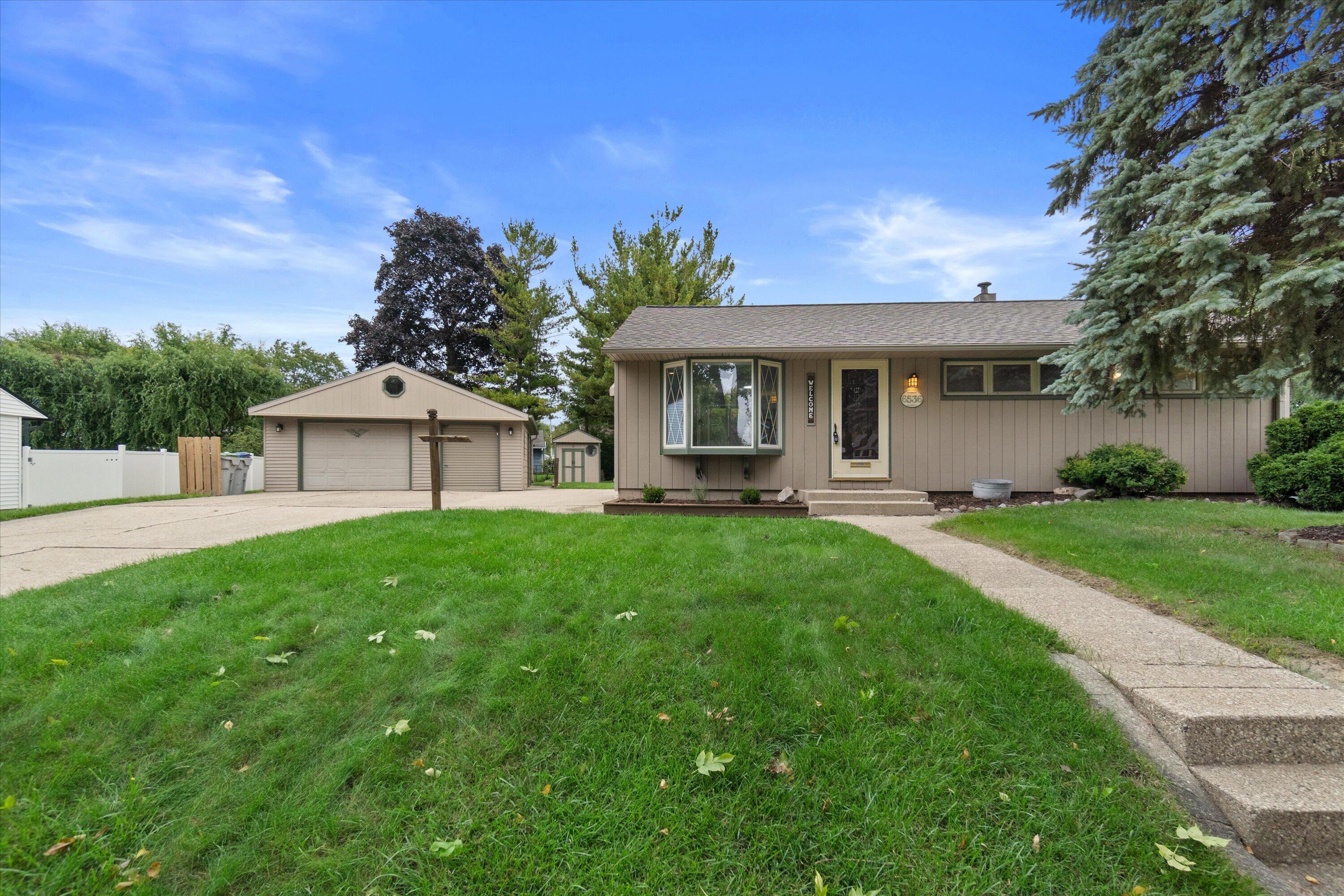 6536 W Burdick Ave — photo