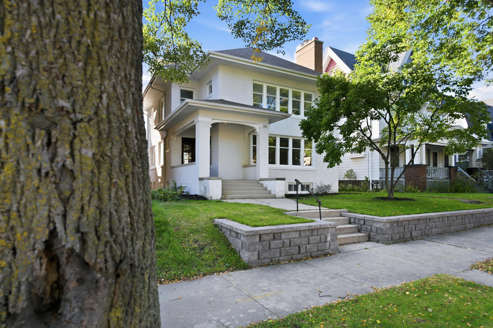 3007 N Farwell Ave — photo