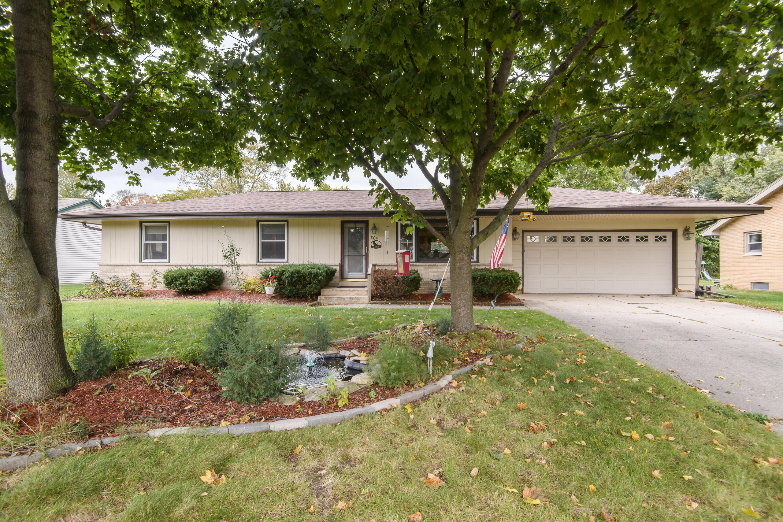 304 Park Ave, Eagle, WI 53119 — photo 2