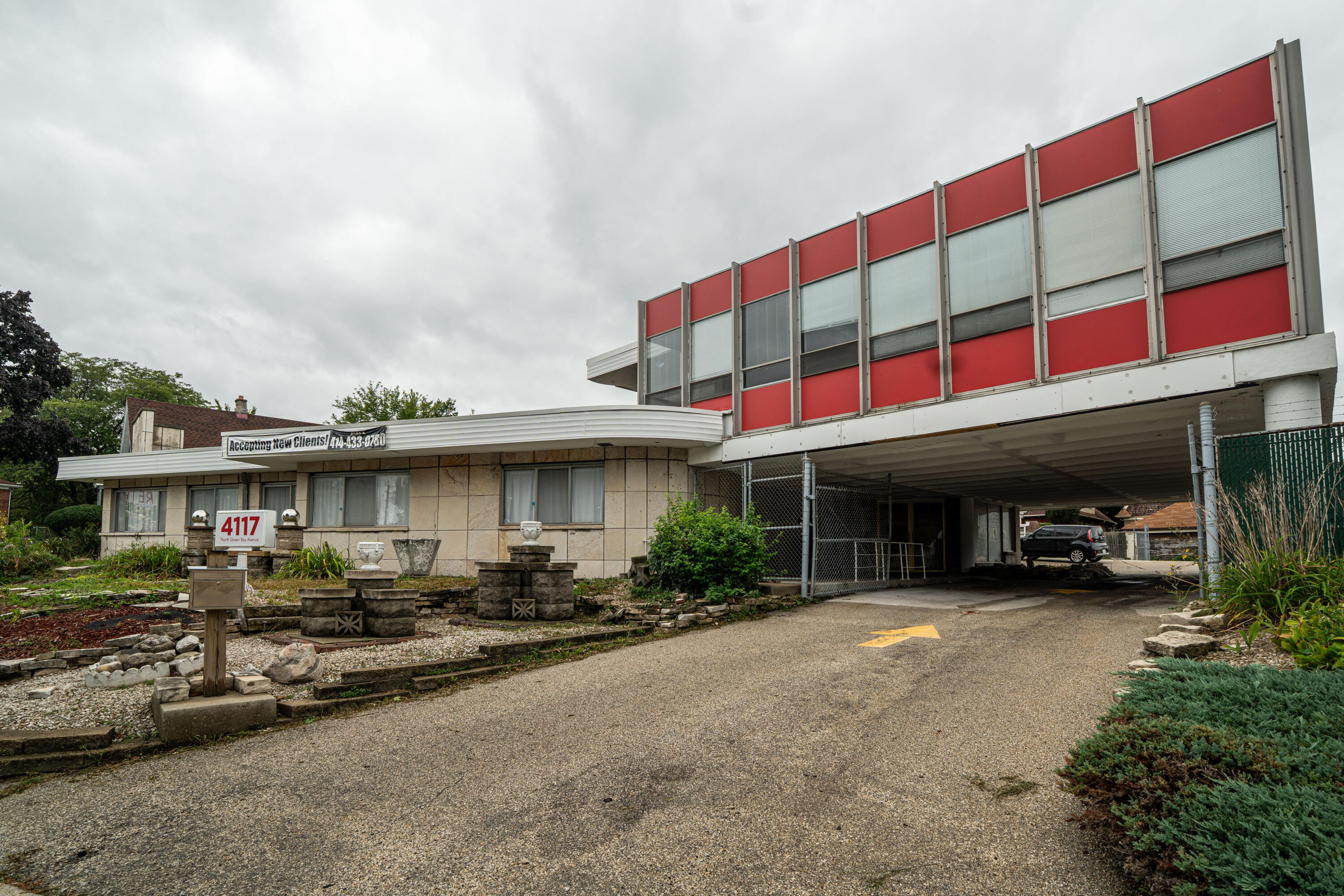 4117 N Green Bay Ave — photo