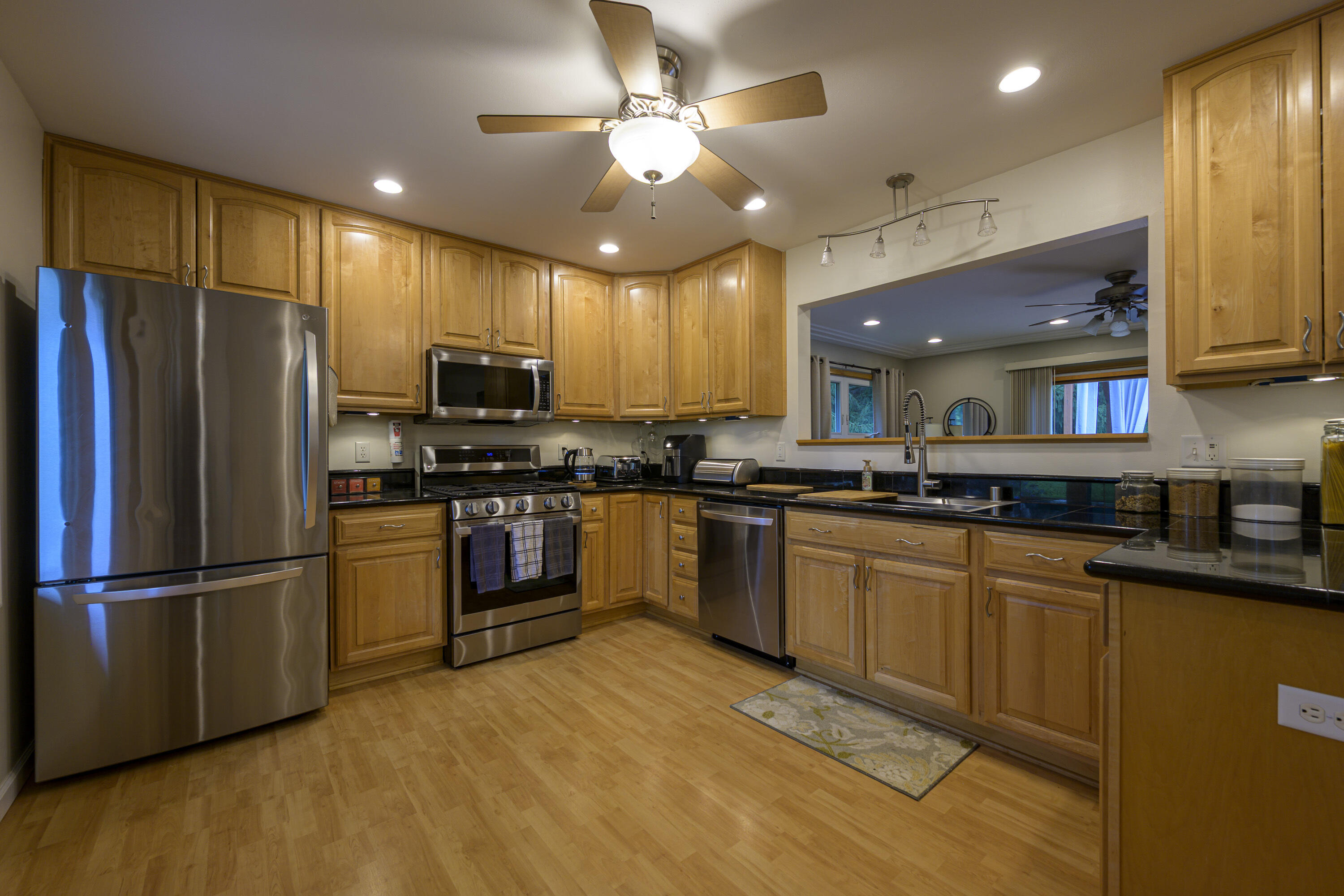 W262S3250 Ridge Rd, Waukesha, WI 53189 — photo 2