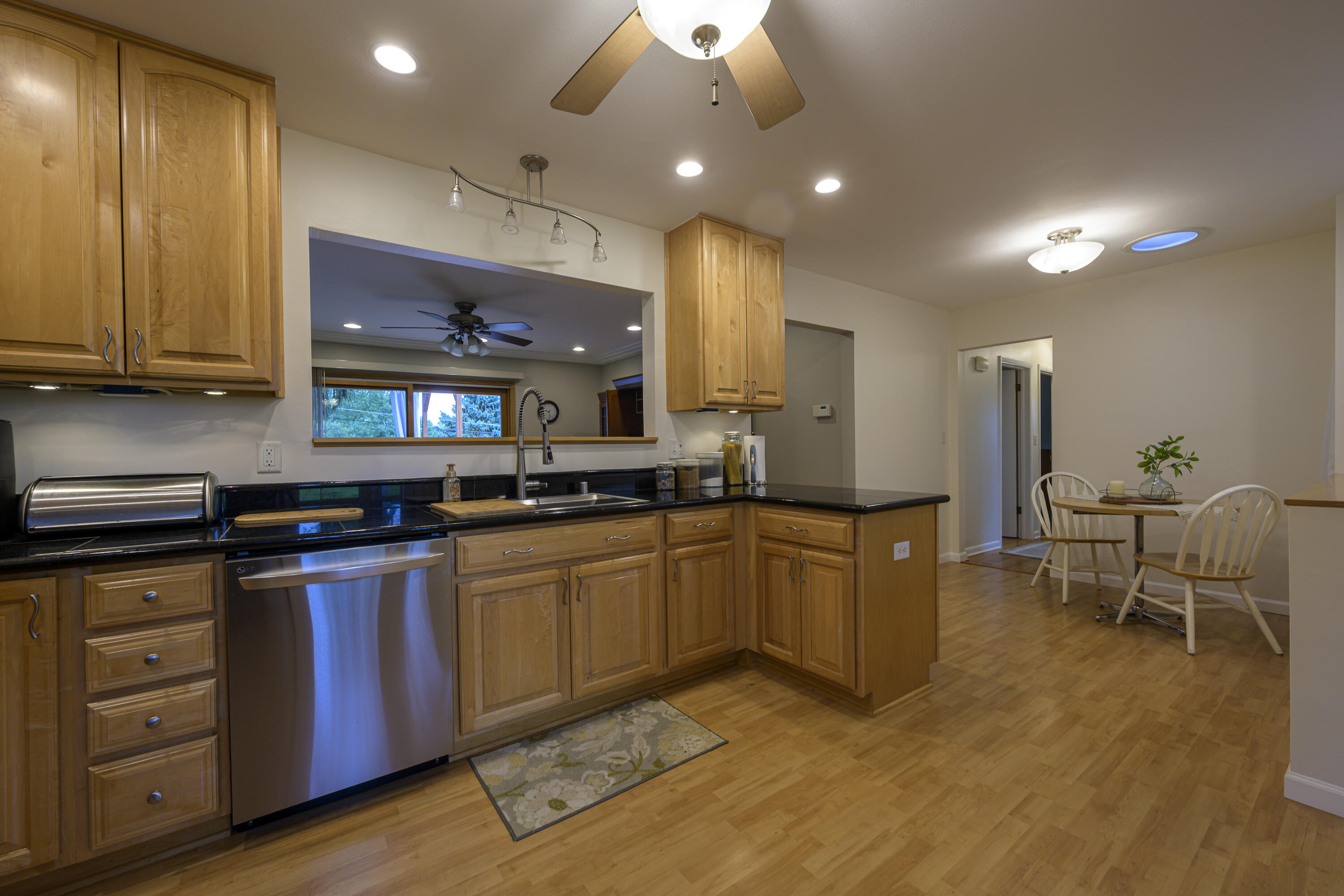 W262S3250 Ridge Rd, Waukesha, WI 53189 — photo 3