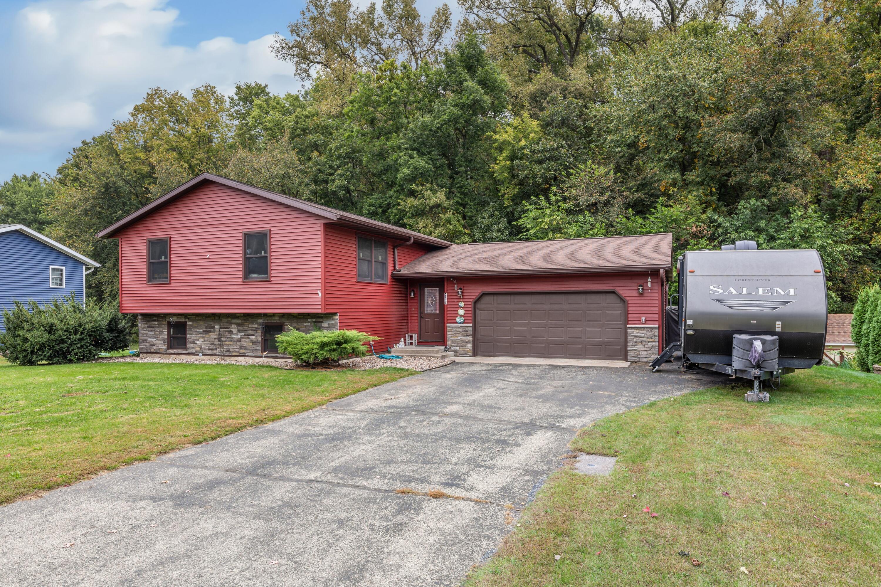 703 Evergreen Dr — photo