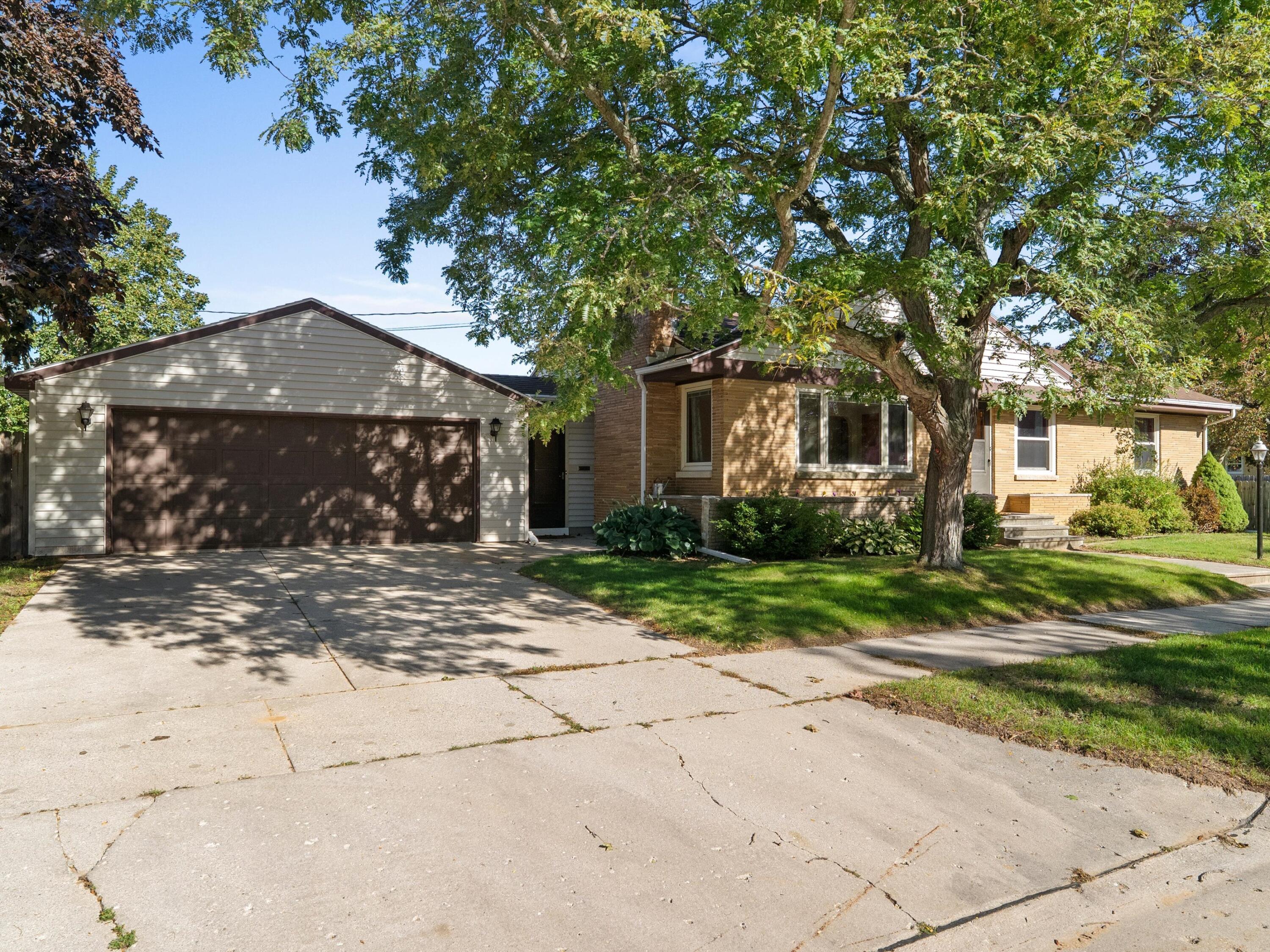 2012 34th St, Two Rivers, WI 54241 — photo 2