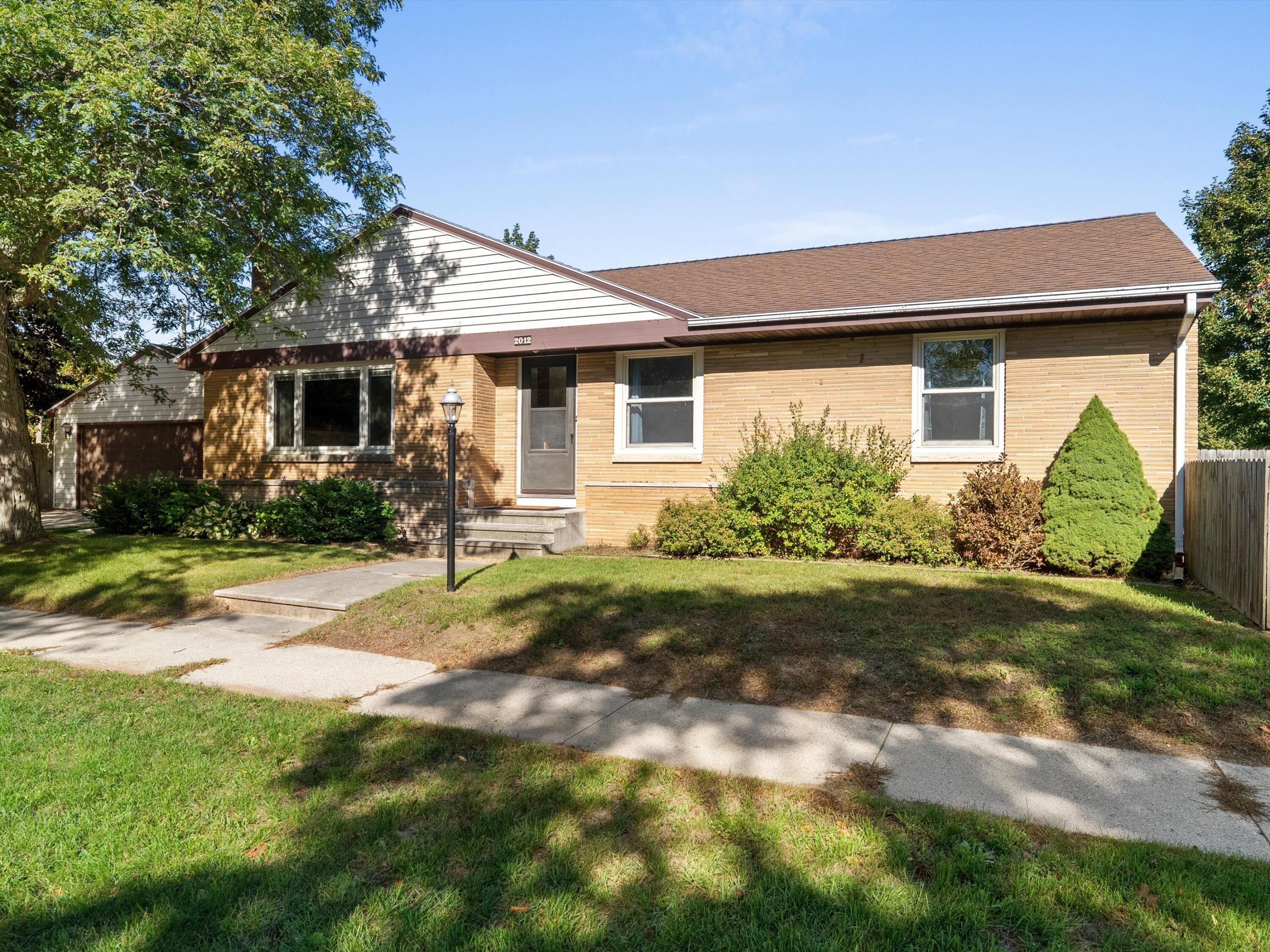 2012 34th St, Two Rivers, WI 54241 — photo 3