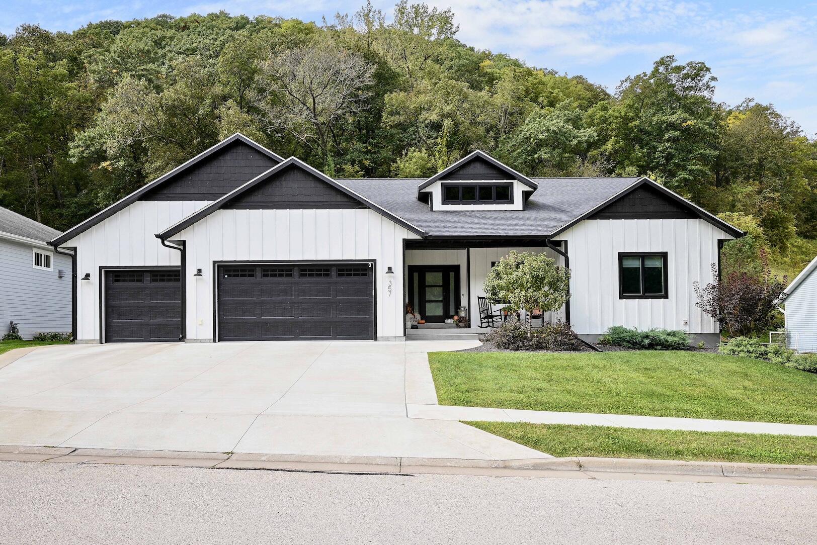 357 Valley Oaks Dr — photo