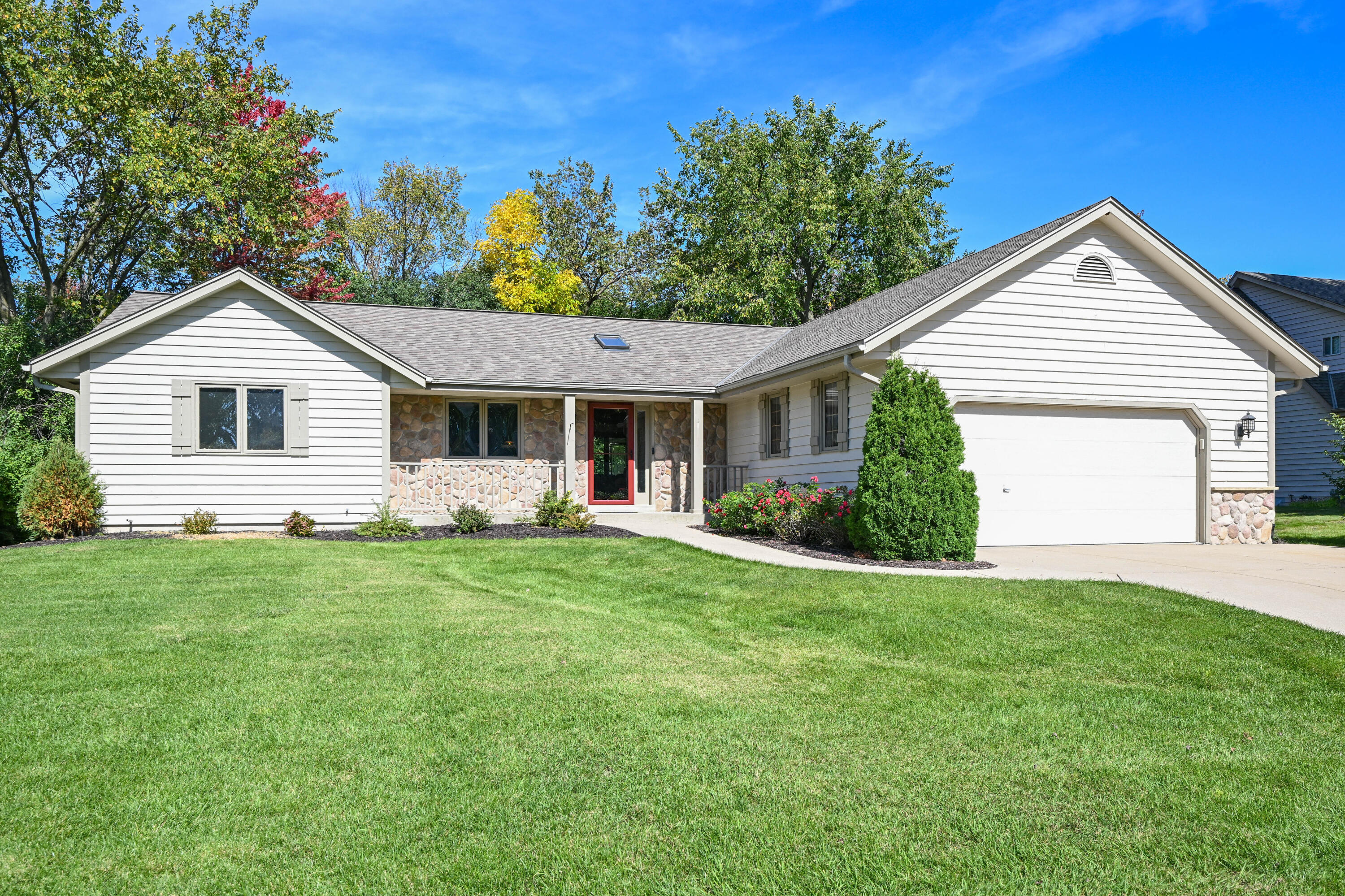 N52W14406 Thornhill Dr — photo