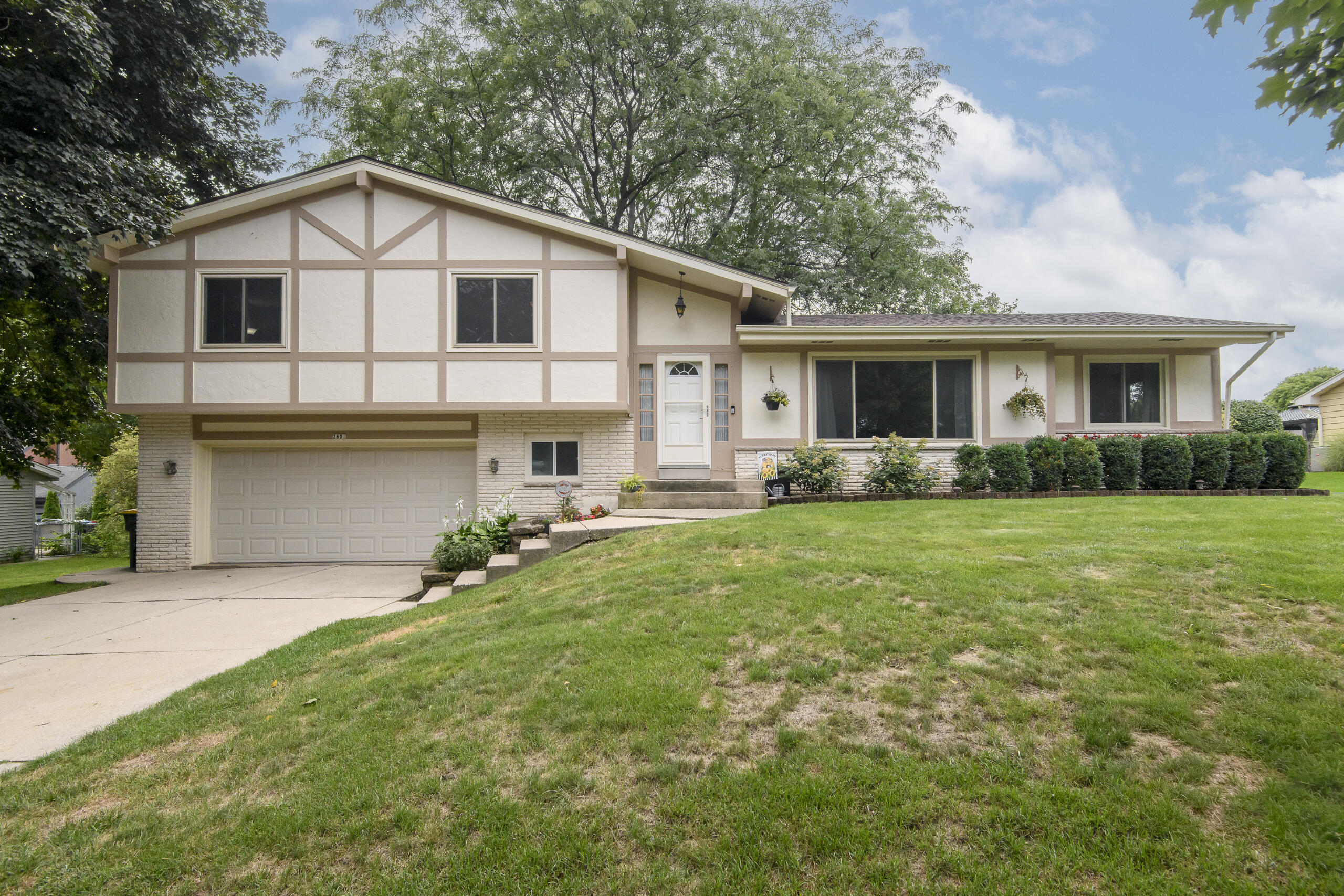 2601 Pendleton Pl — photo