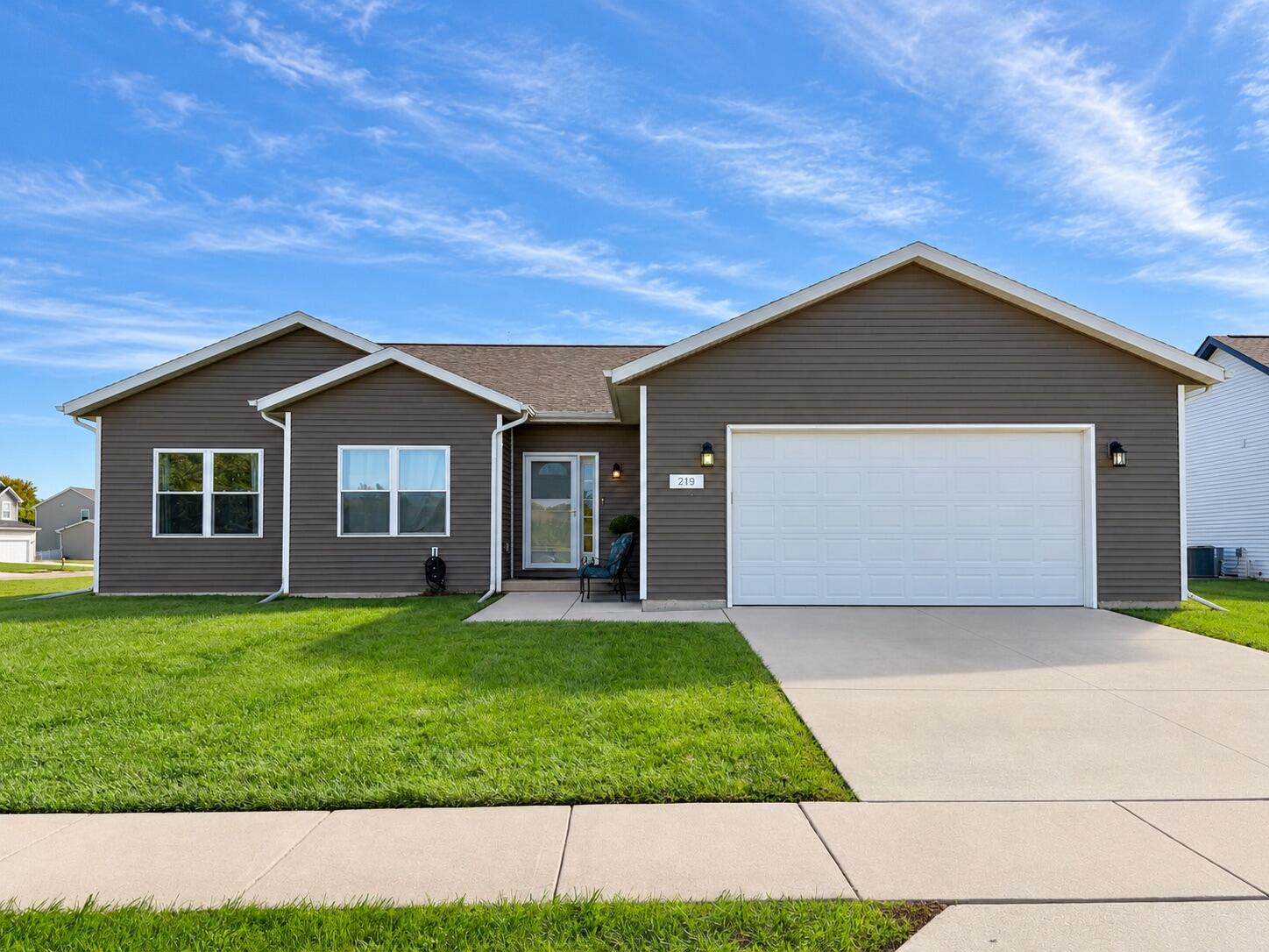 219 N Autumn Dr — photo