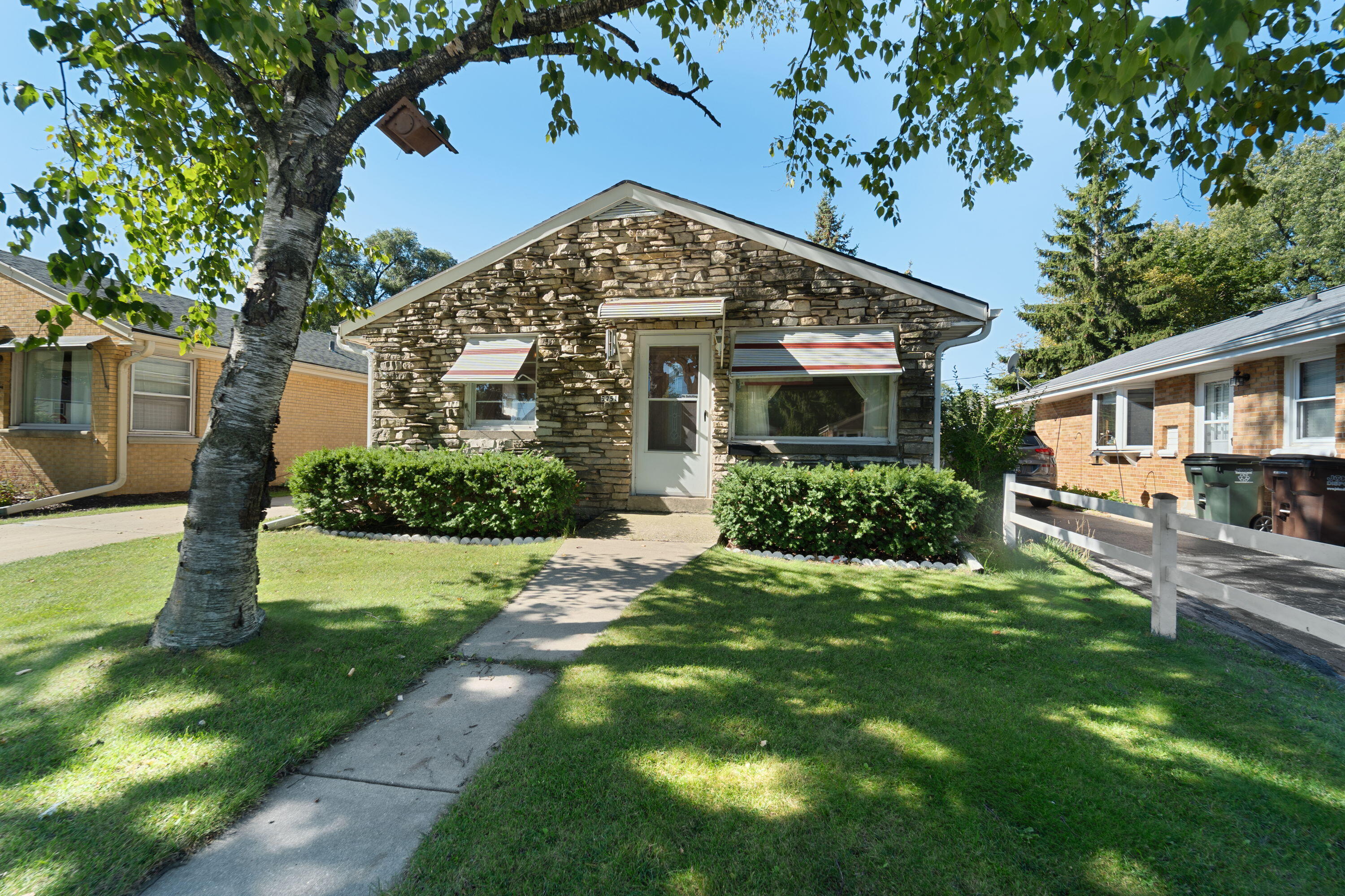 5751 N Dexter Ave — photo