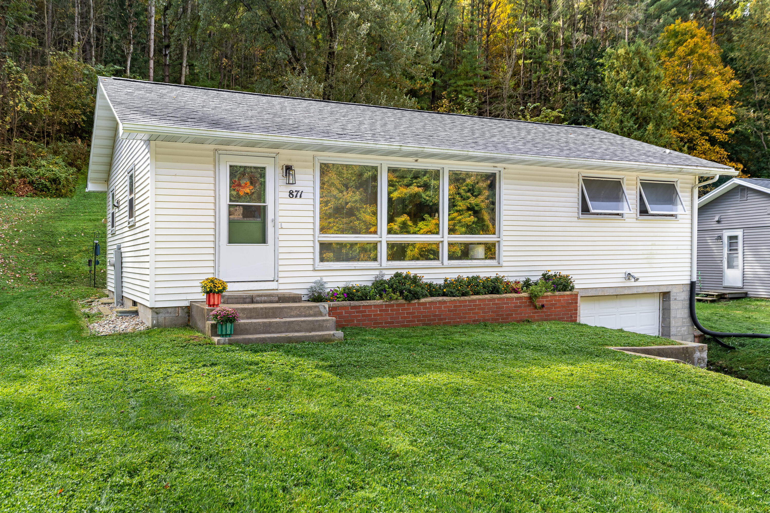 871 Valley View Dr — photo
